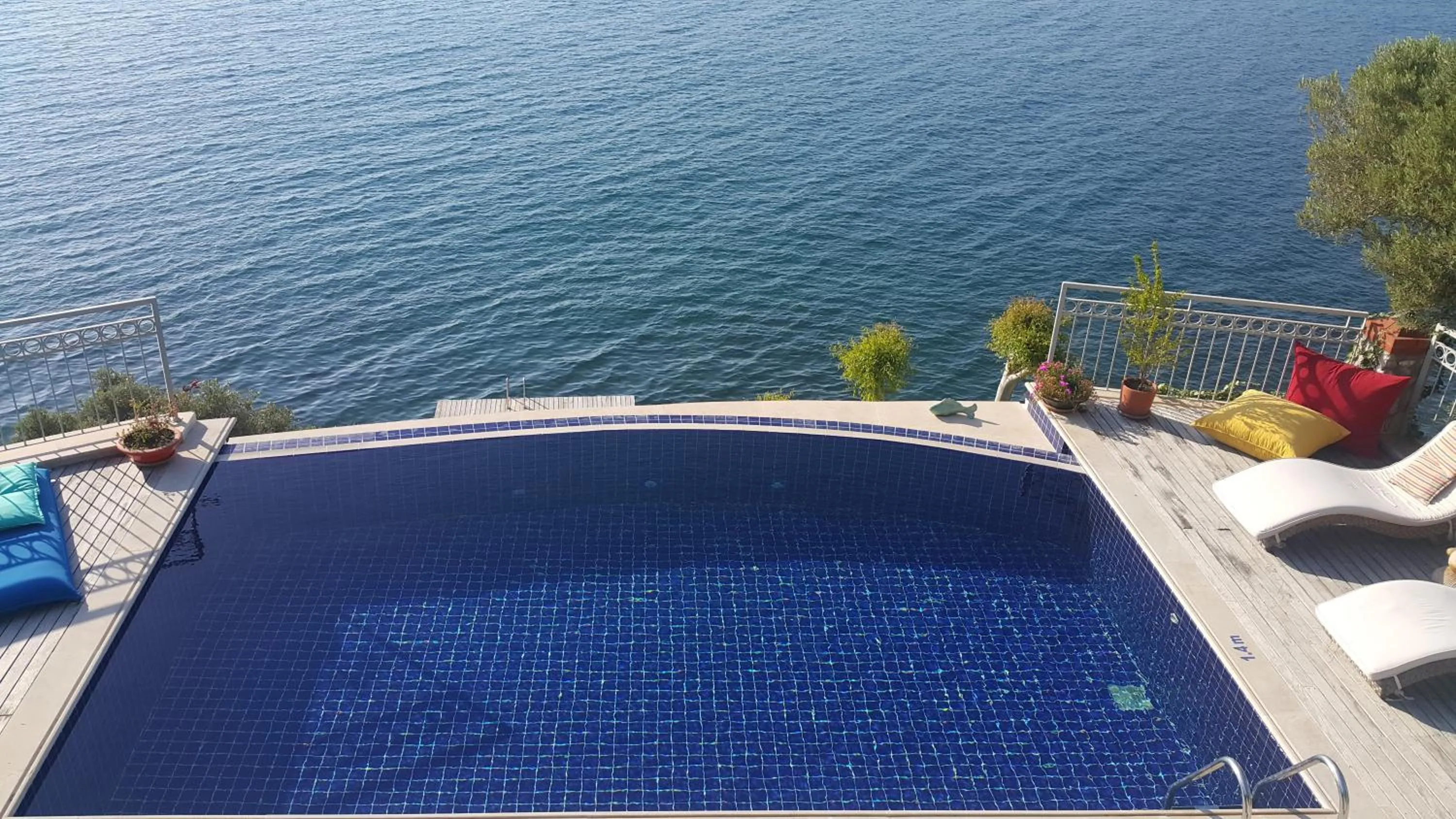 Swimming pool in Ece Hotel Sovalye Island