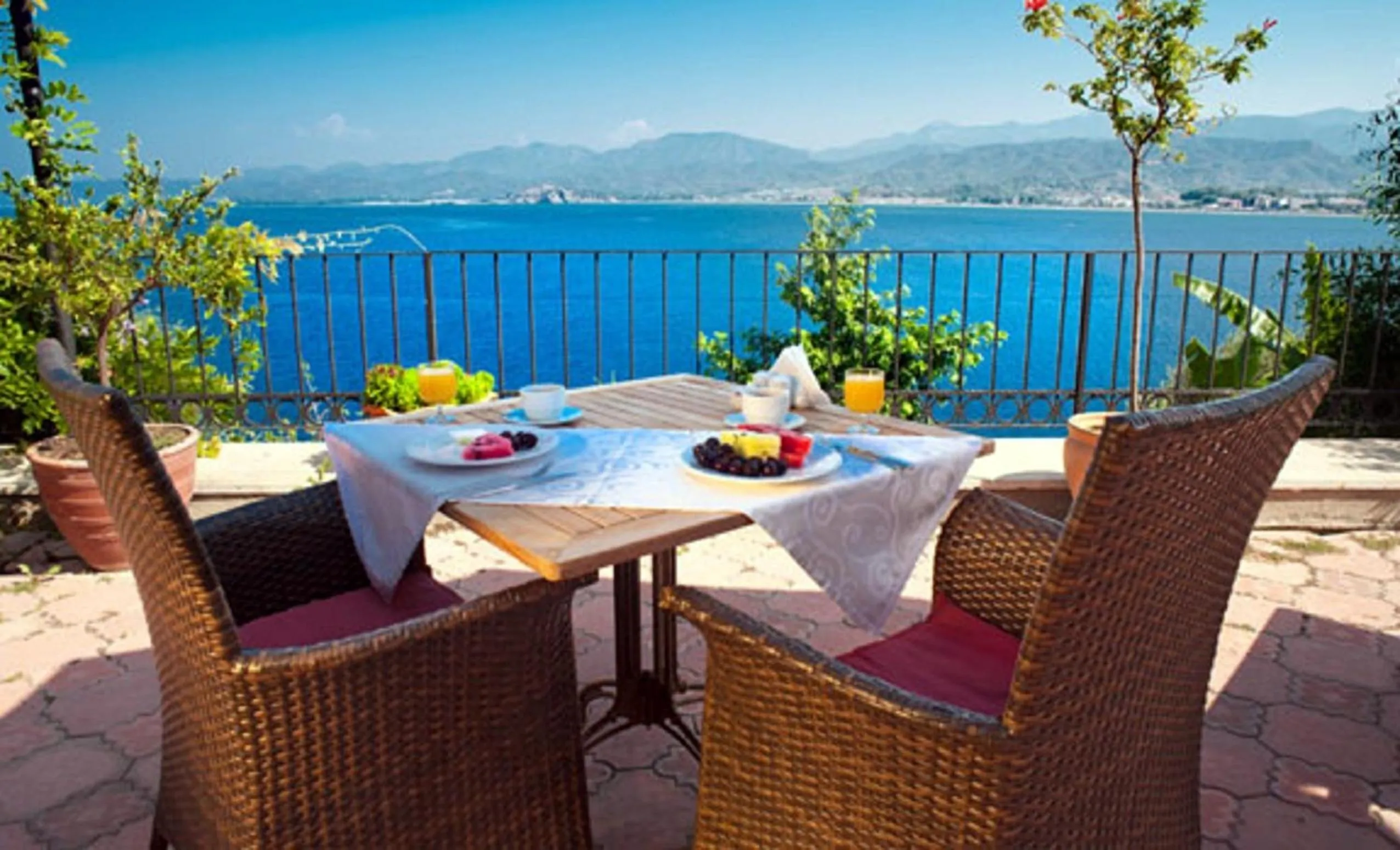 Garden in Ece Hotel Sovalye Island