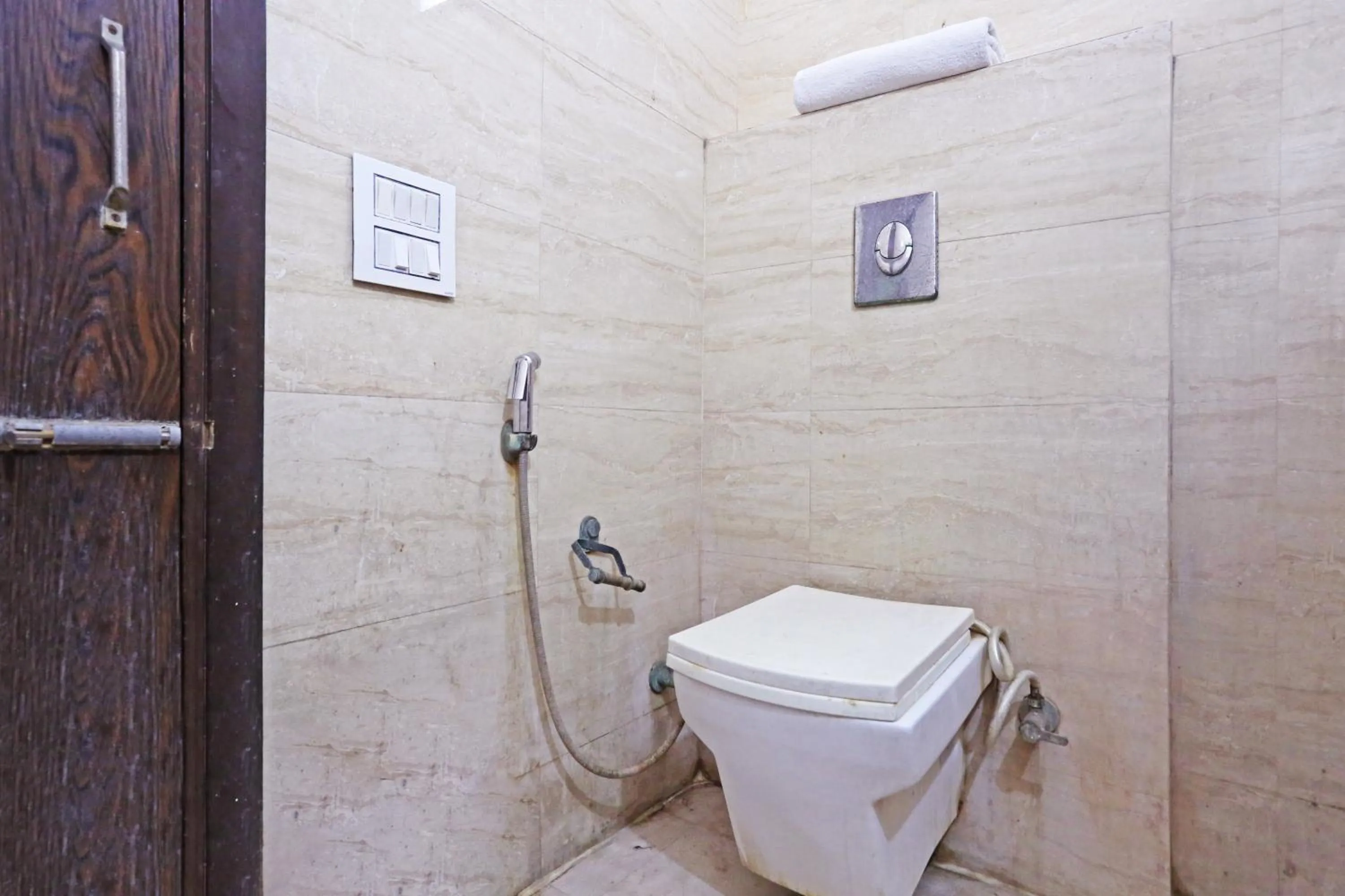 Shower in Mauryan Elite Hotel Lajpat Nager