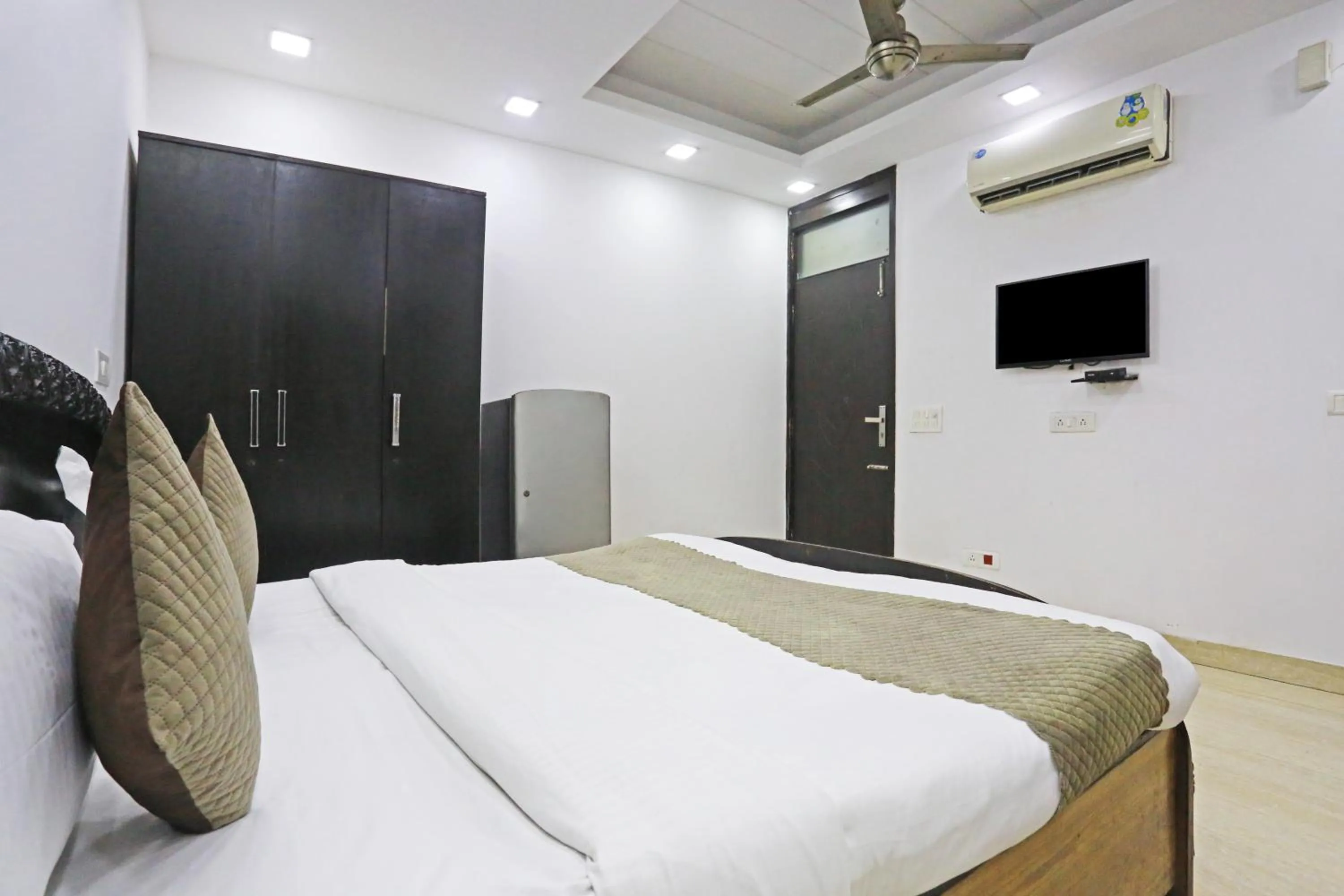 Bed in Mauryan Elite Hotel Lajpat Nager