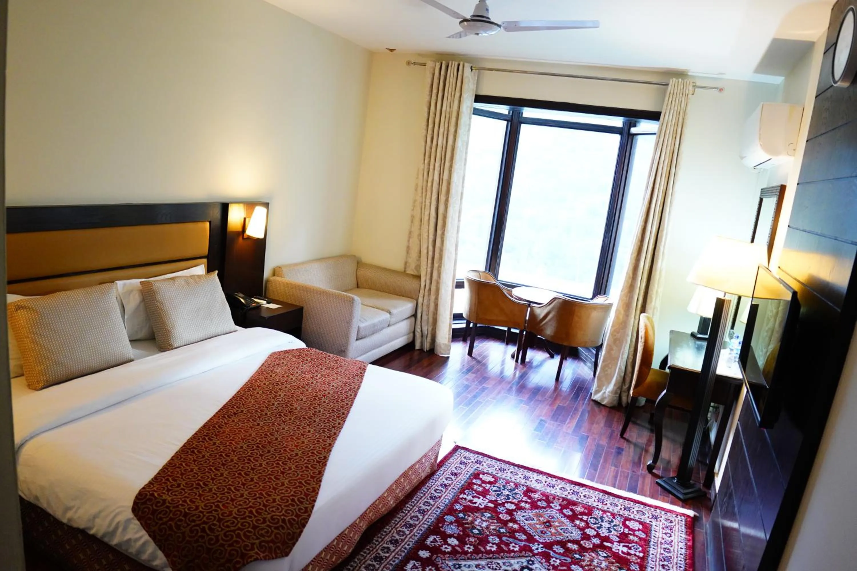 TV and multimedia, Bed in Hunza Darbar Hotel