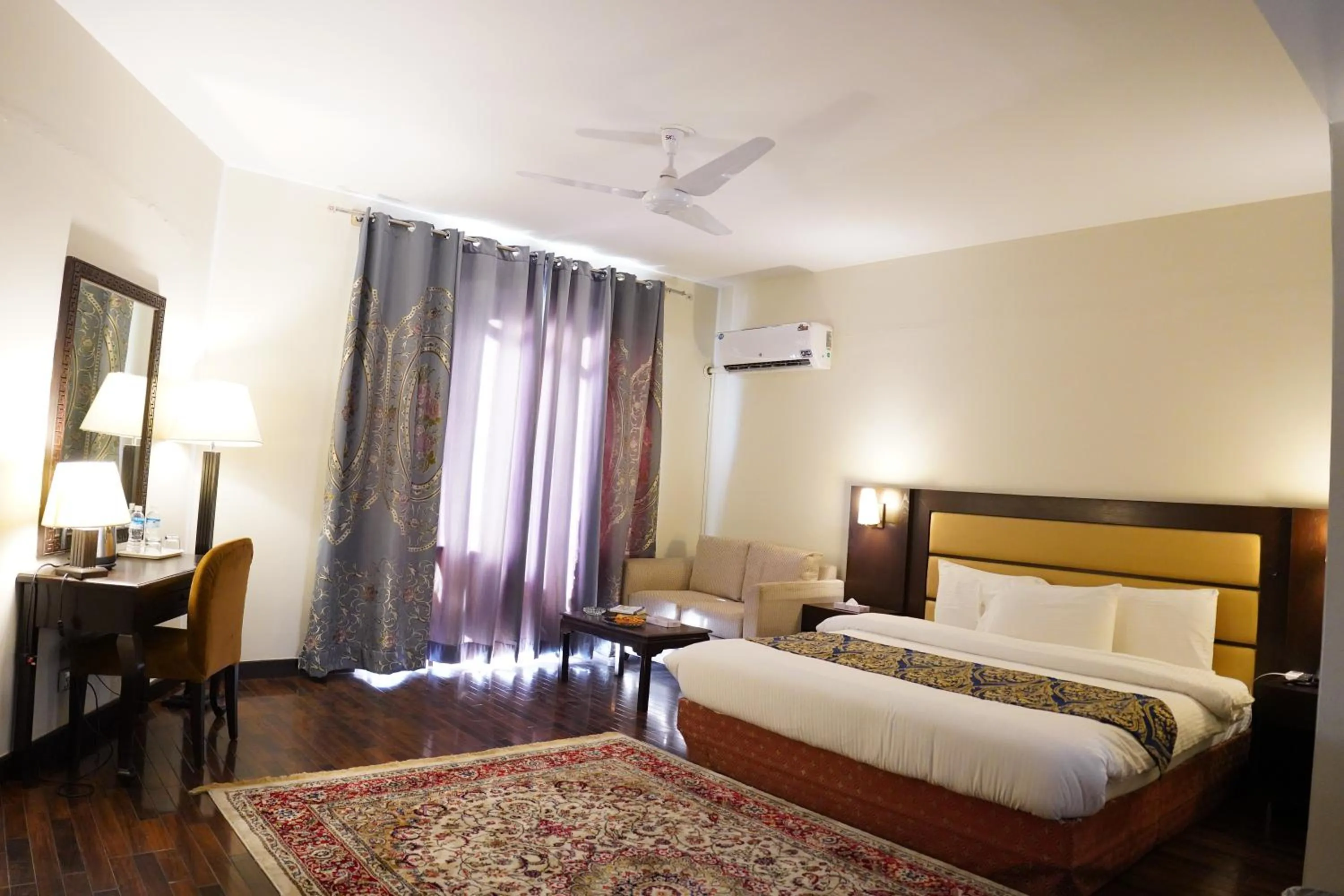 Bedroom, Bed in Hunza Darbar Hotel