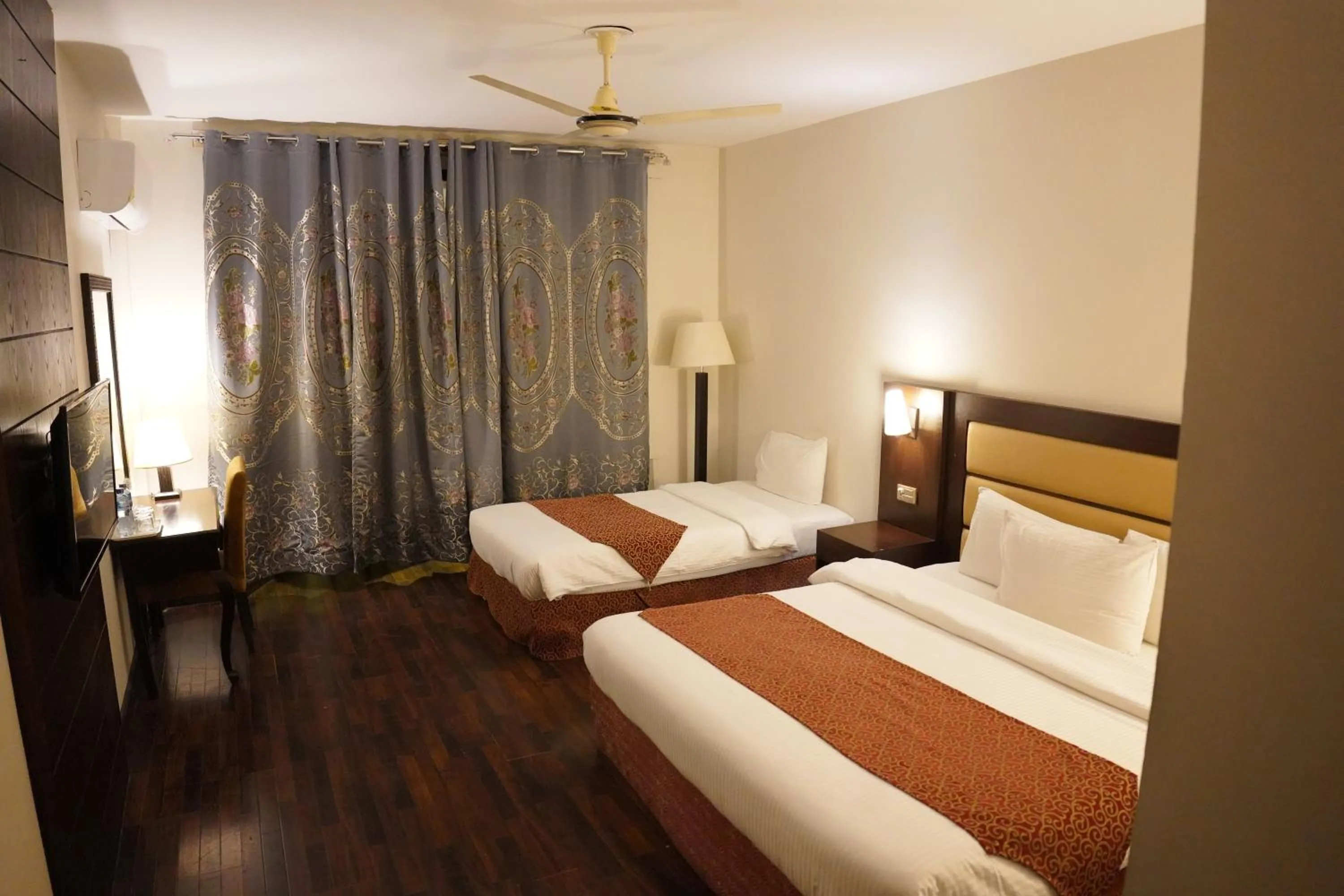 Bed in Hunza Darbar Hotel