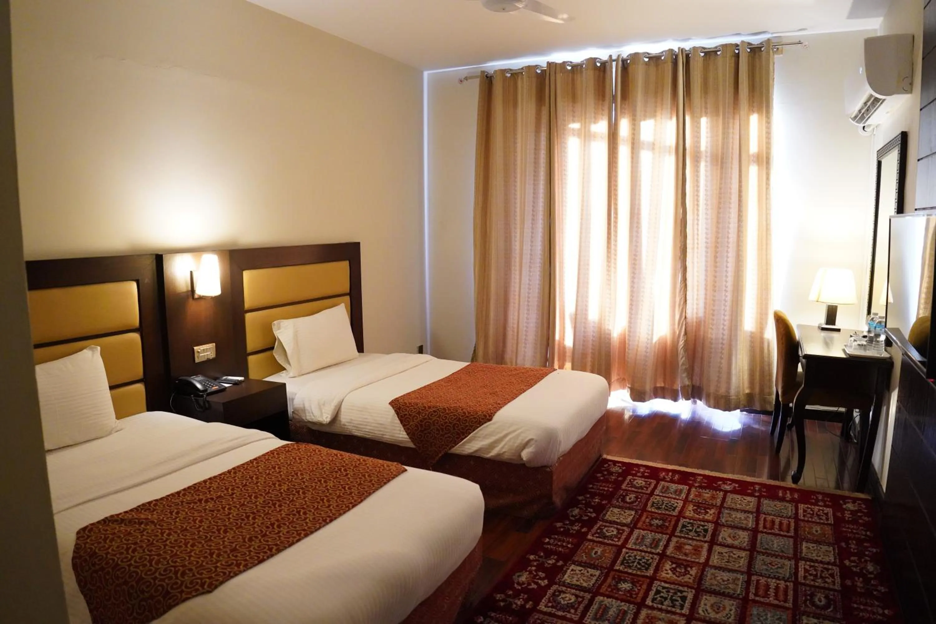 Bedroom, Bed in Hunza Darbar Hotel