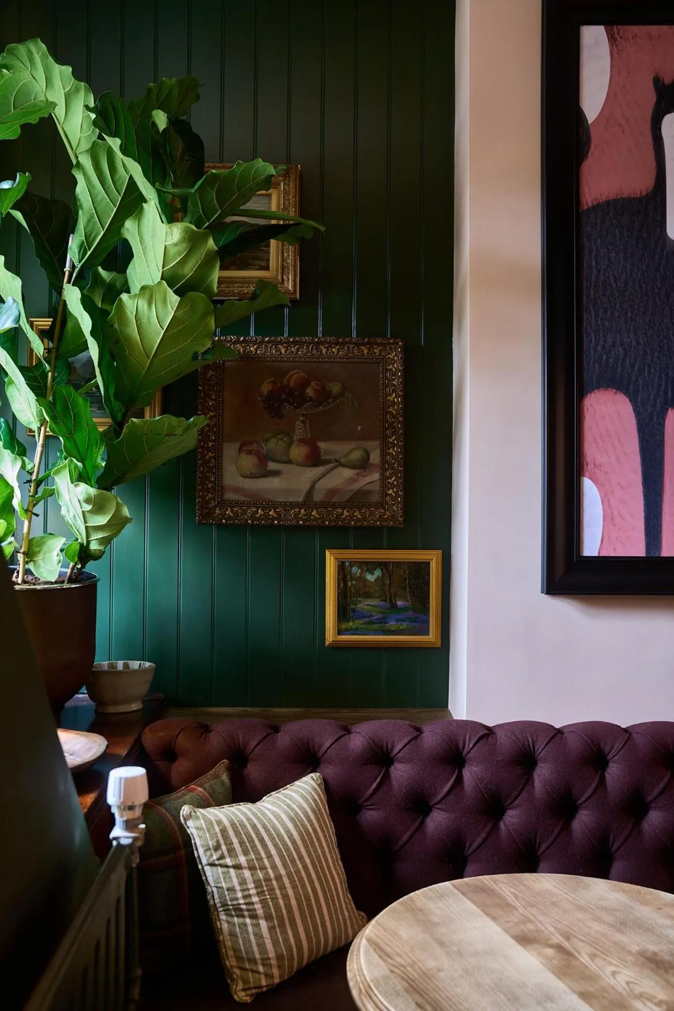 Decorative detail in The White Horse - A Heartwood Inn