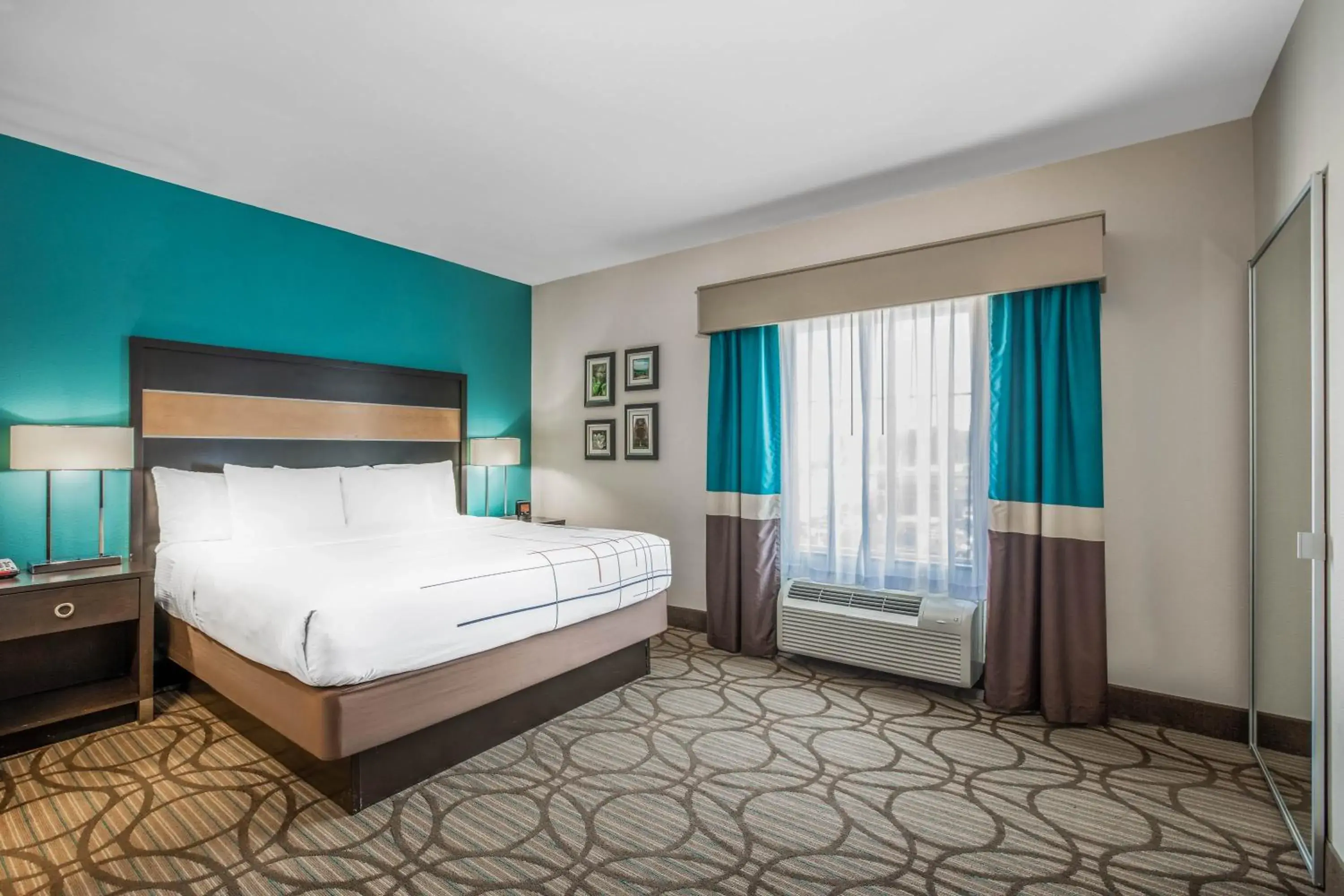 Bed in La Quinta by Wyndham Little Rock - West Bed in La Quinta by Wyndham Little Rock - West