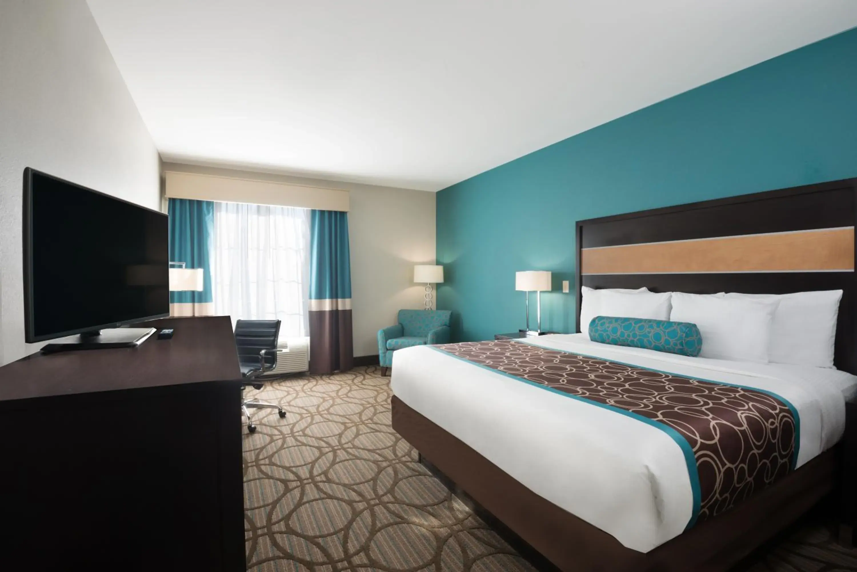 Bed in La Quinta by Wyndham Little Rock - West Bed in La Quinta by Wyndham Little Rock - West