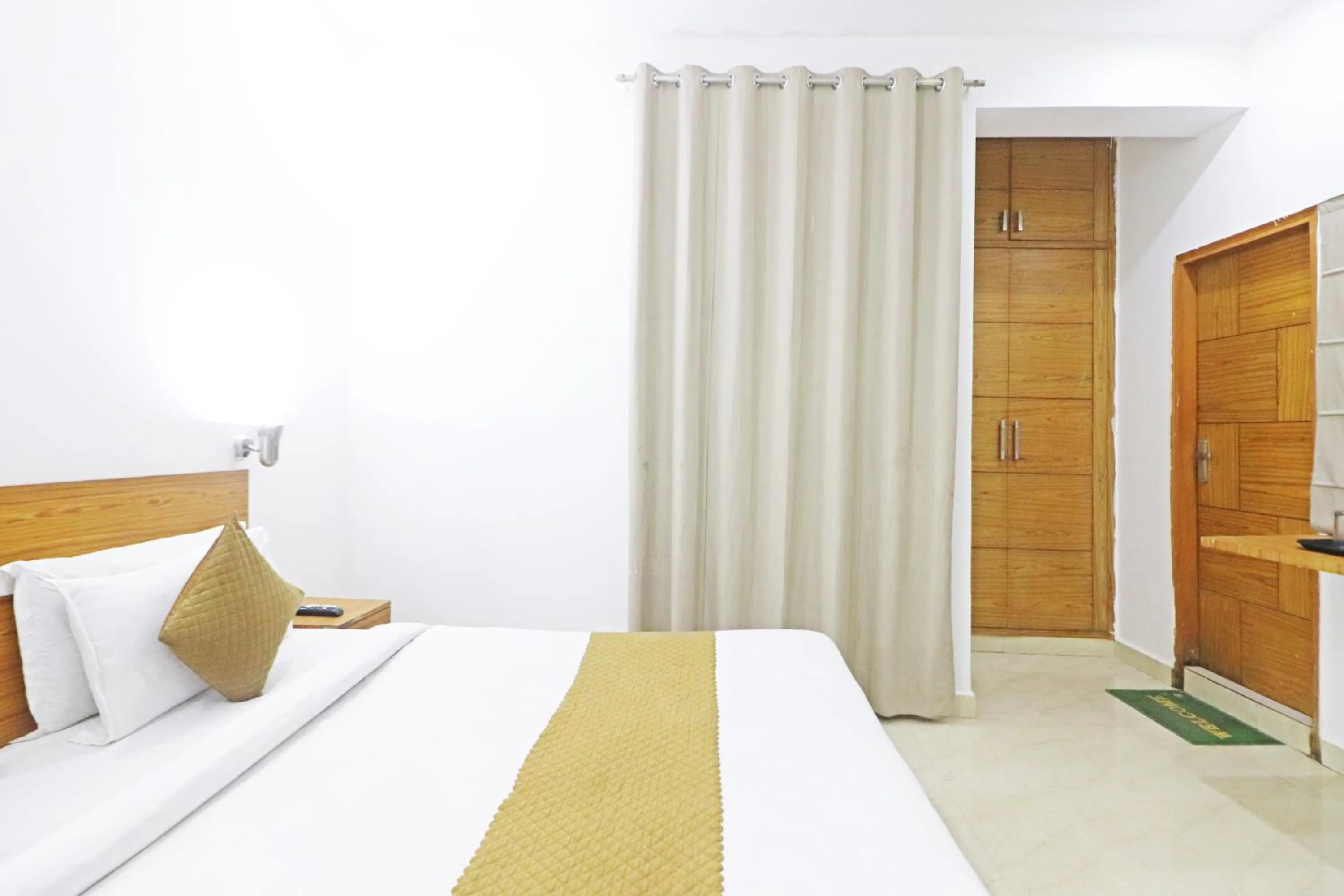 Bed in Mauryan Elite Hotel Chhatarpur Metro Station