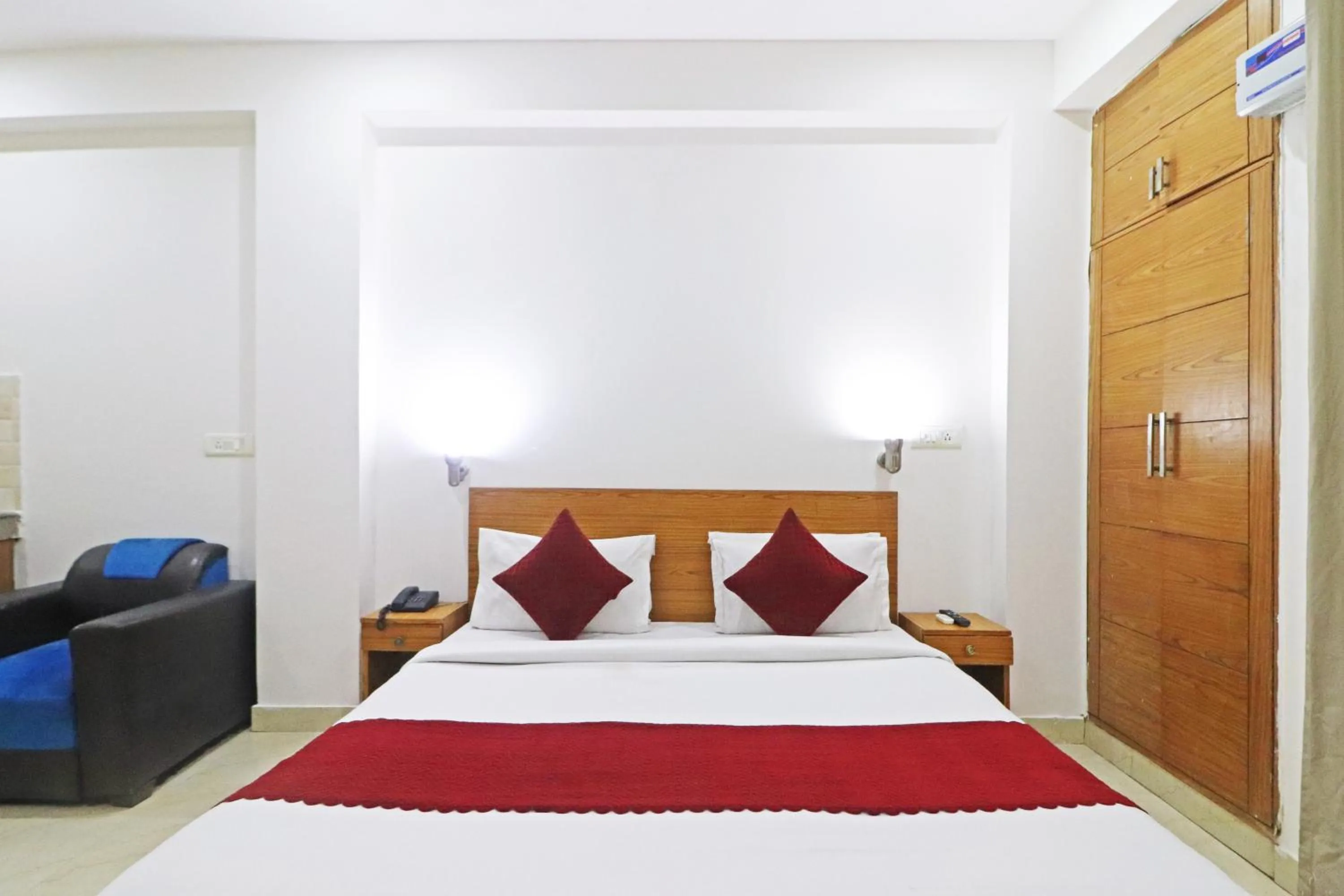 Bed in Mauryan Elite Hotel Chhatarpur Metro Station