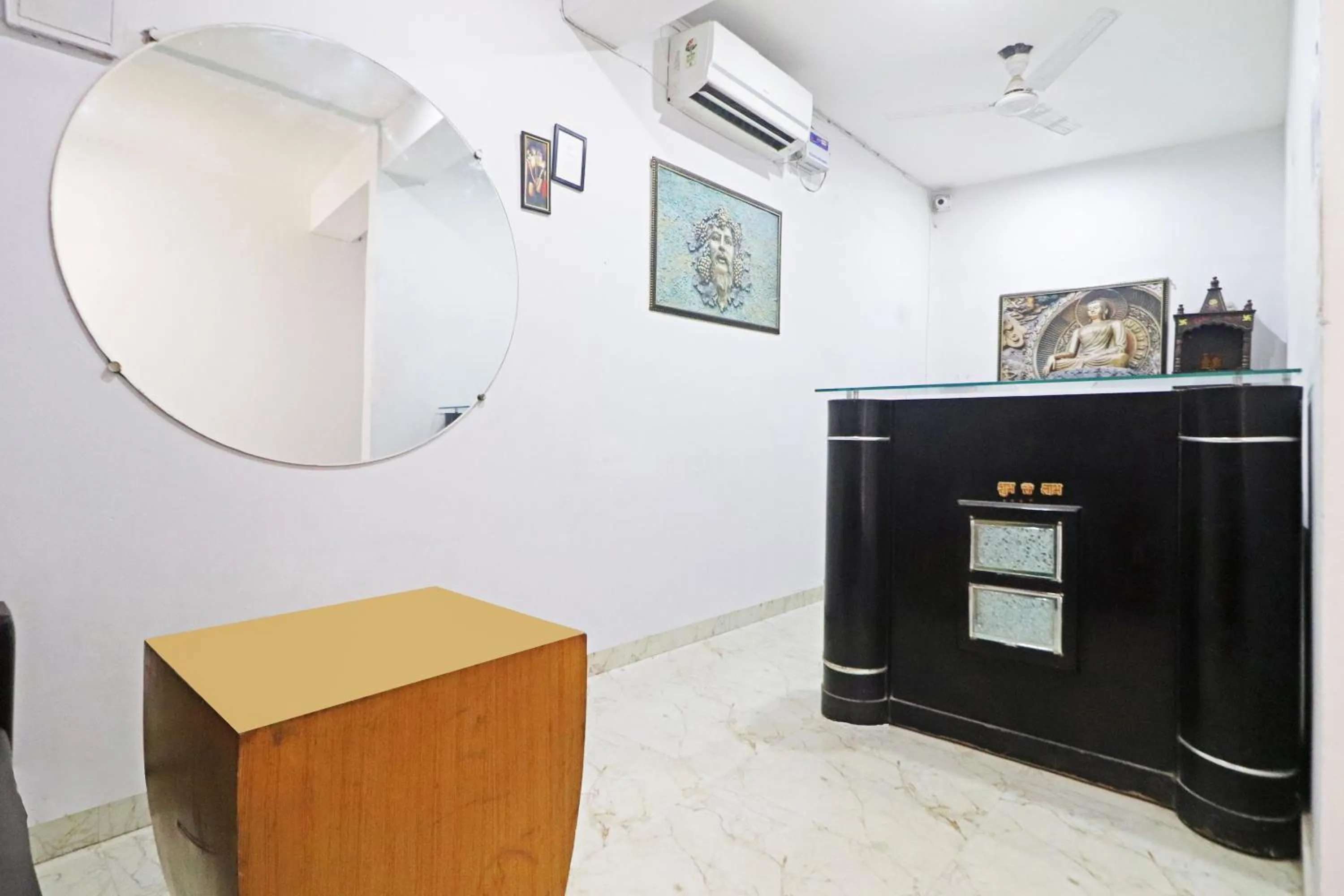 Lobby or reception in Mauryan Elite Hotel Chhatarpur Metro Station