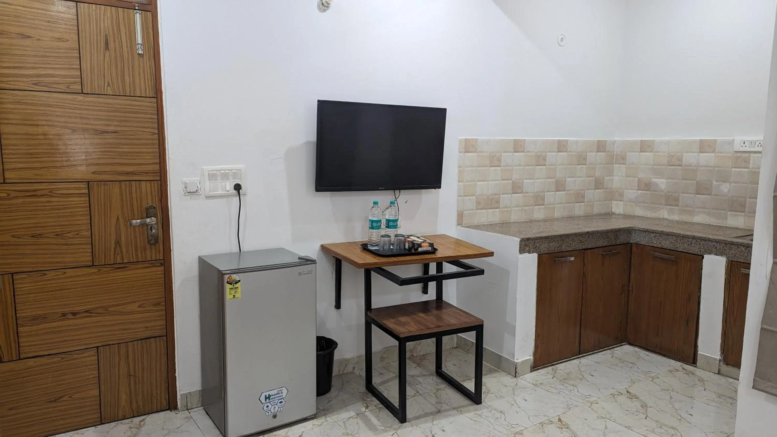 TV and multimedia in Mauryan Elite Hotel Chhatarpur Metro Station