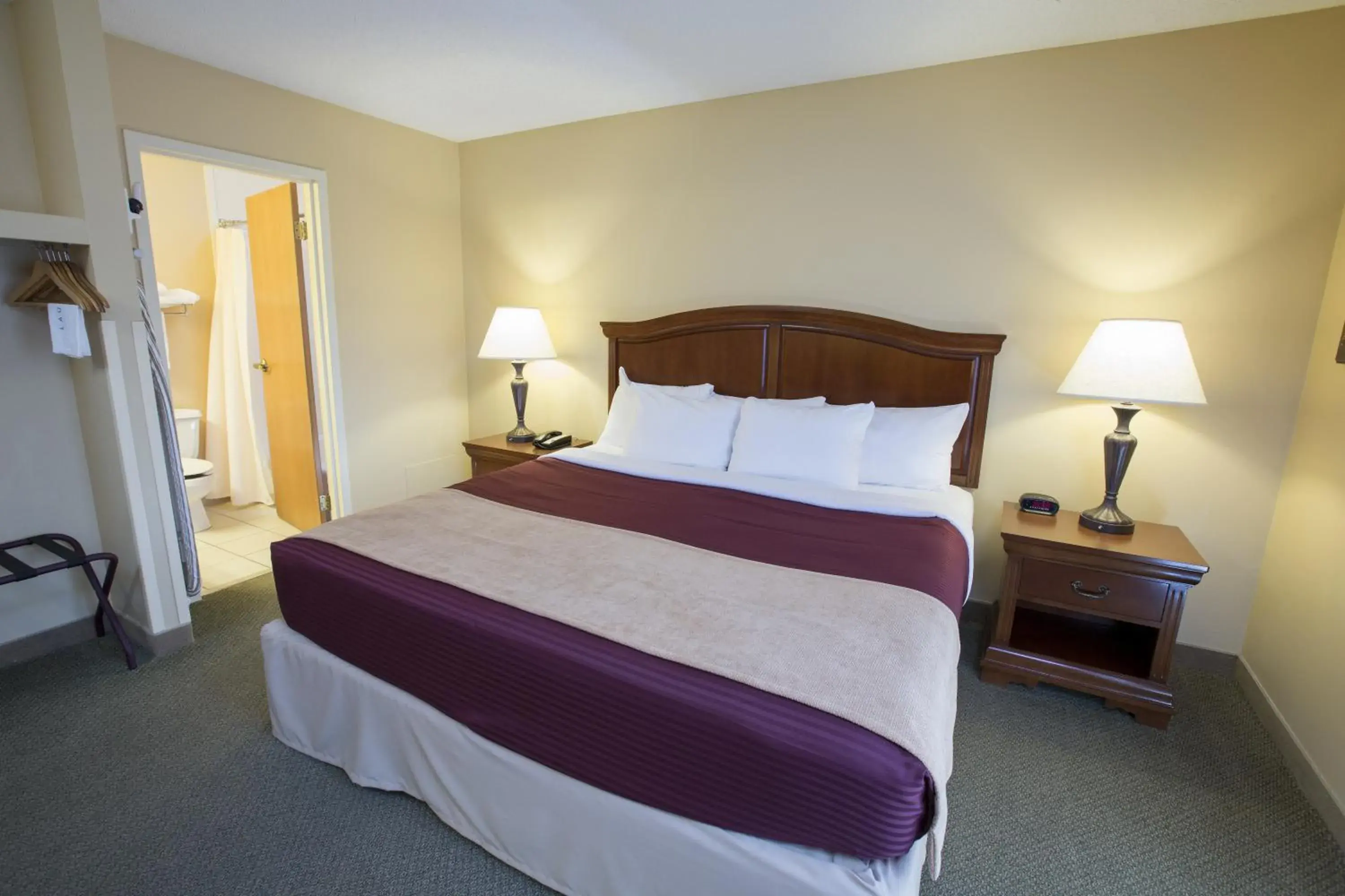 Bedroom, Bed in Swan Lake Resort Bedroom, Bed in Swan Lake Resort