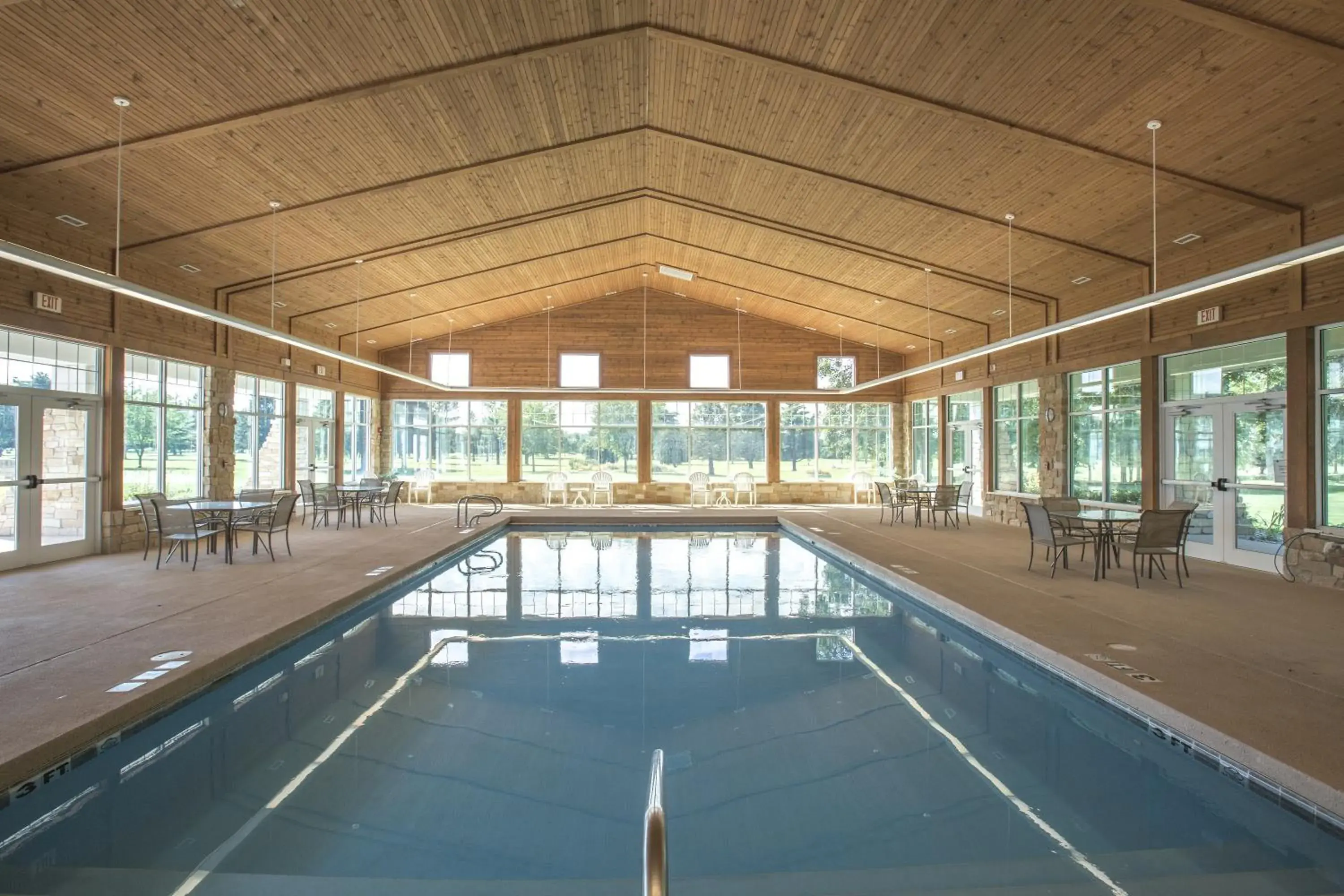Swimming pool in Swan Lake Resort Swimming pool in Swan Lake Resort