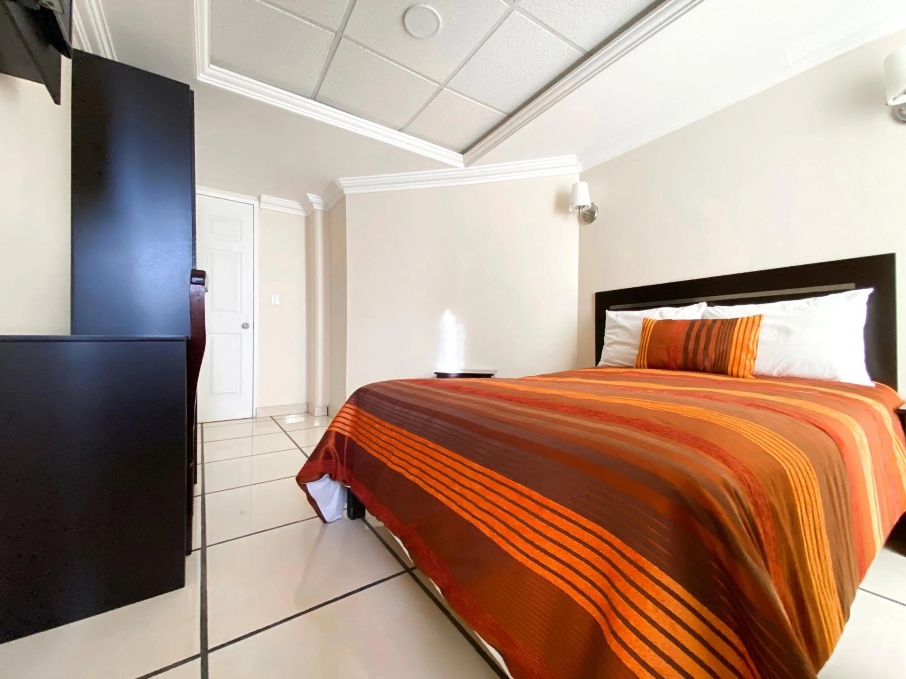 Bed in Inn Express Hotel Tula