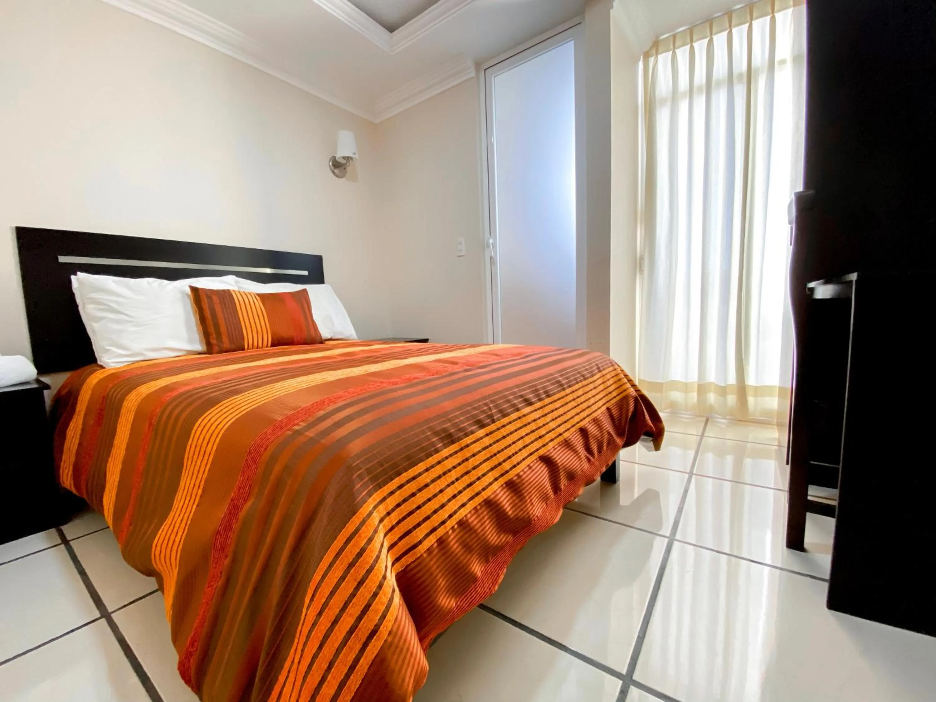 Bed in Inn Express Hotel Tula