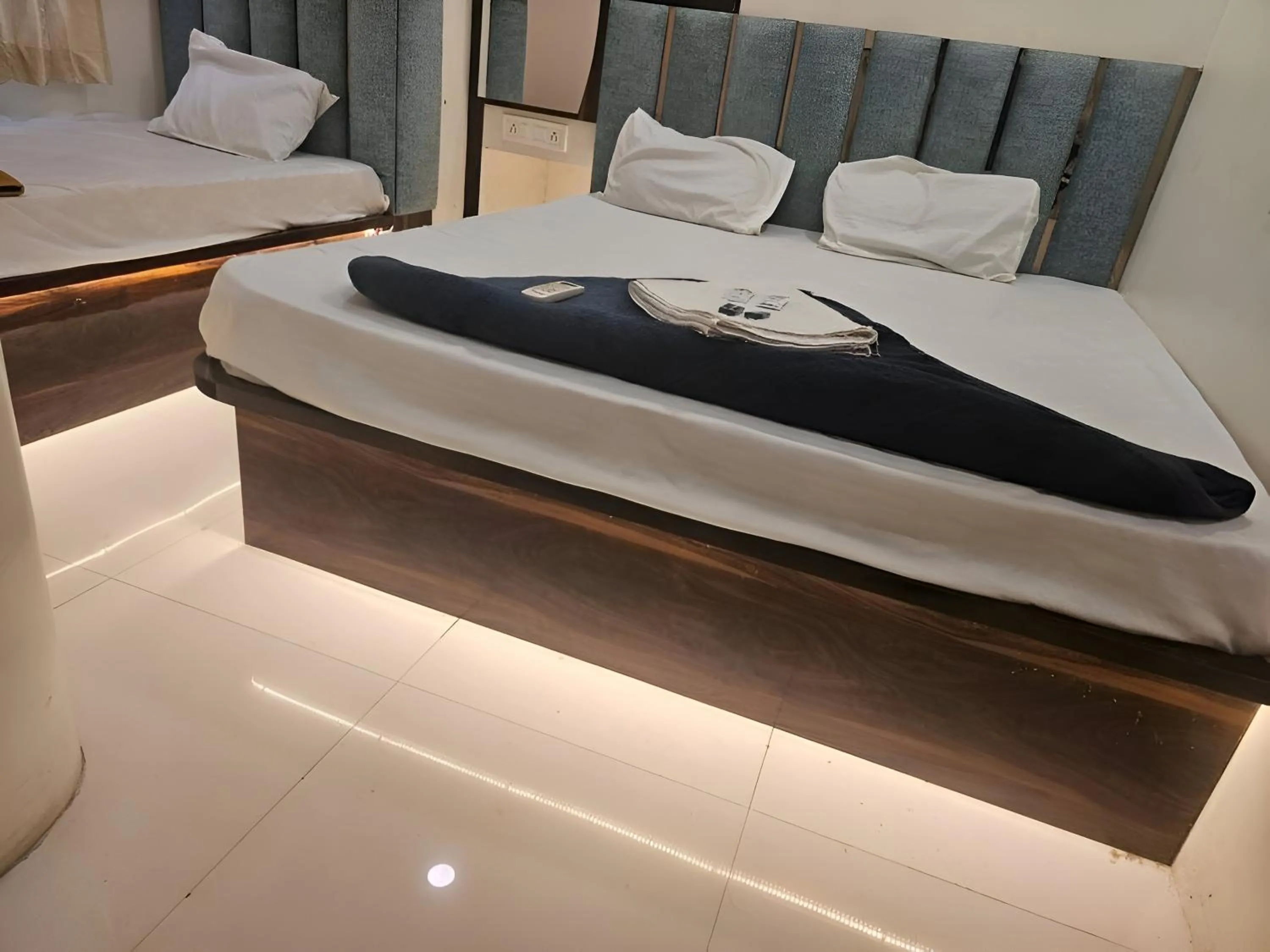 Bedroom, Bed in Hotel Aagman Palace - Near Mahakal Temple