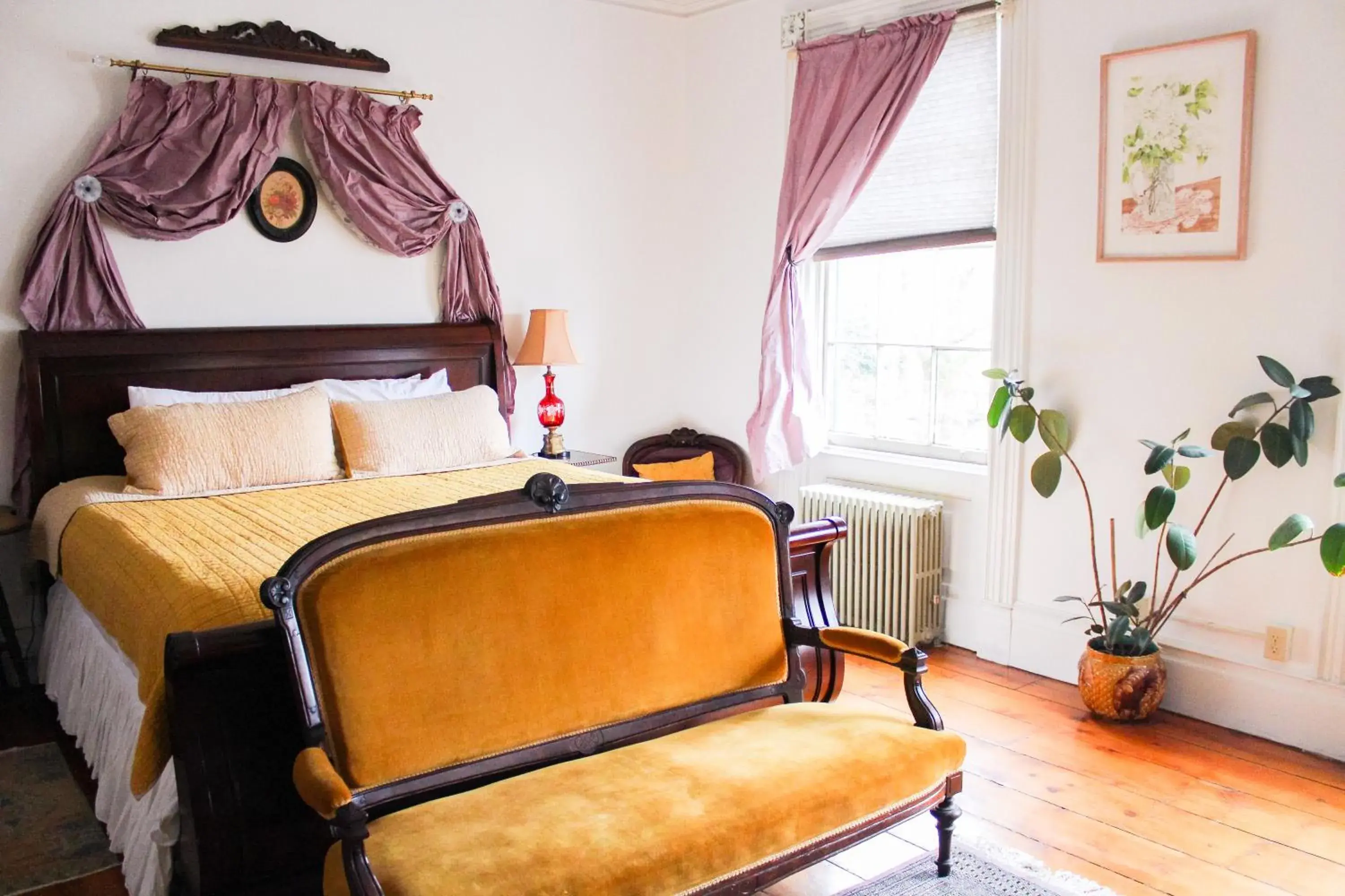 Deluxe King Suite in The Borland House Inn Deluxe King Suite in The Borland House Inn