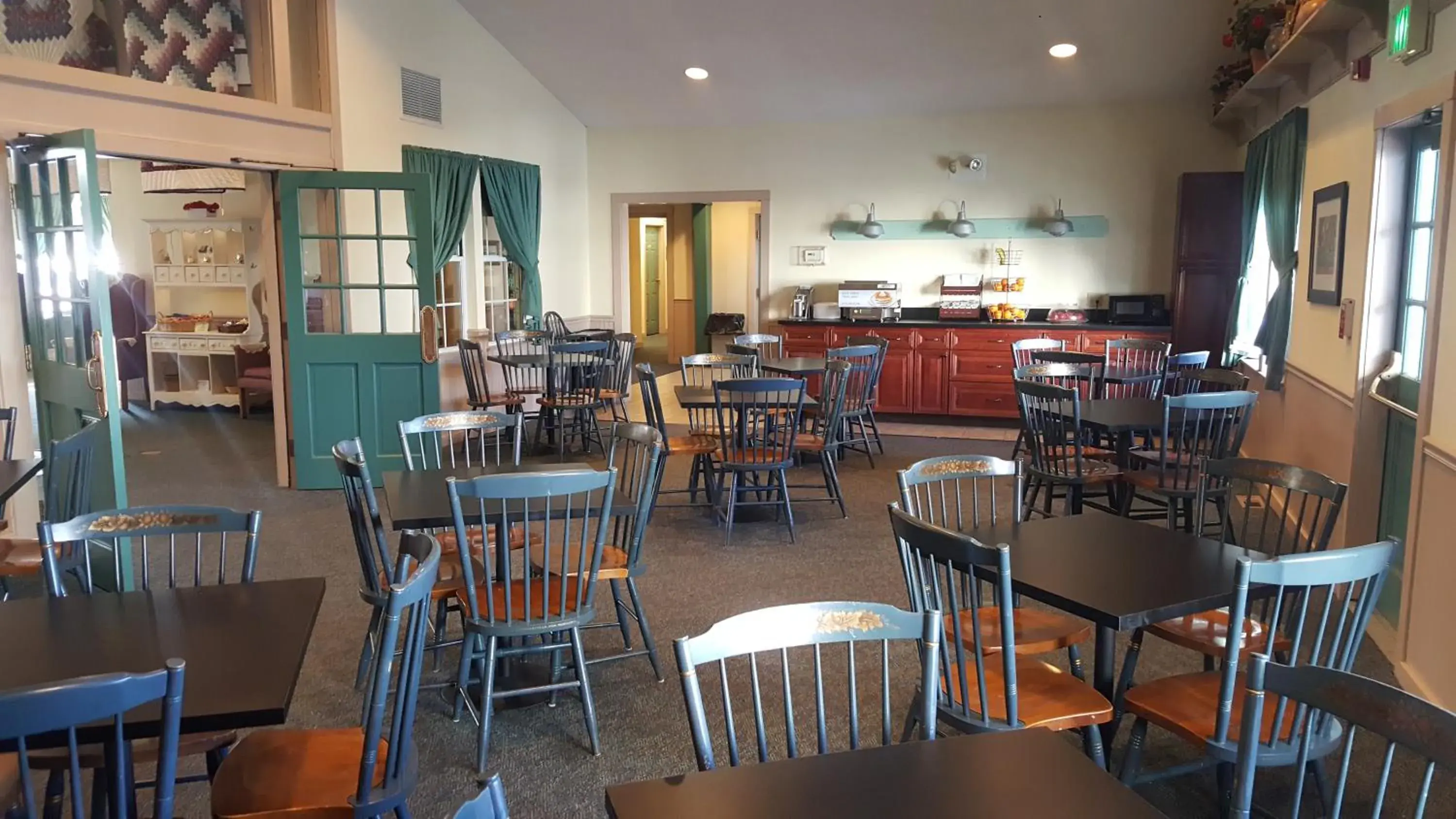 Continental breakfast in Amish Inn Continental breakfast in Amish Inn