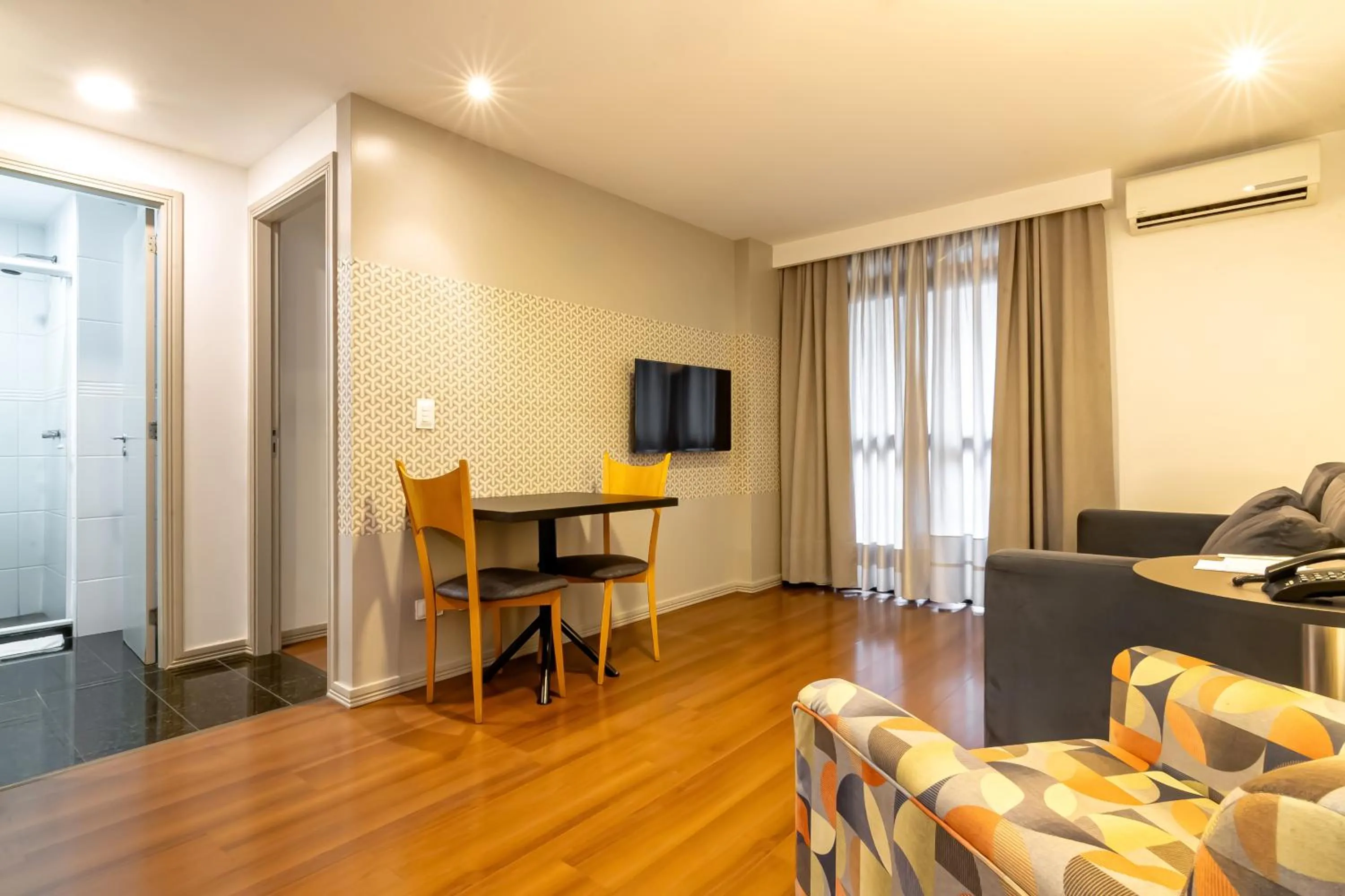 TV and multimedia in Mercure Curitiba 7 de Setembro