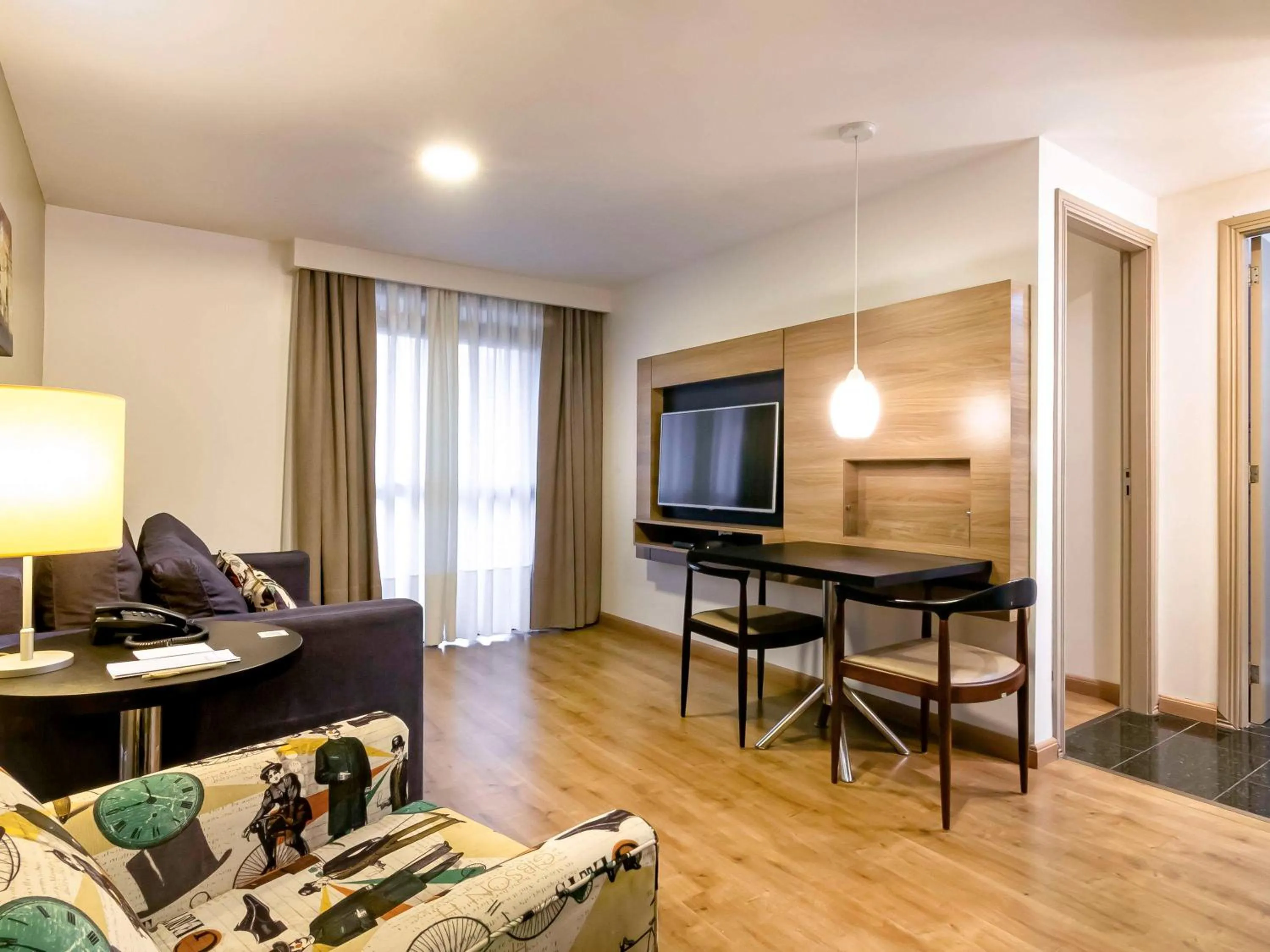 TV and multimedia in Mercure Curitiba 7 de Setembro