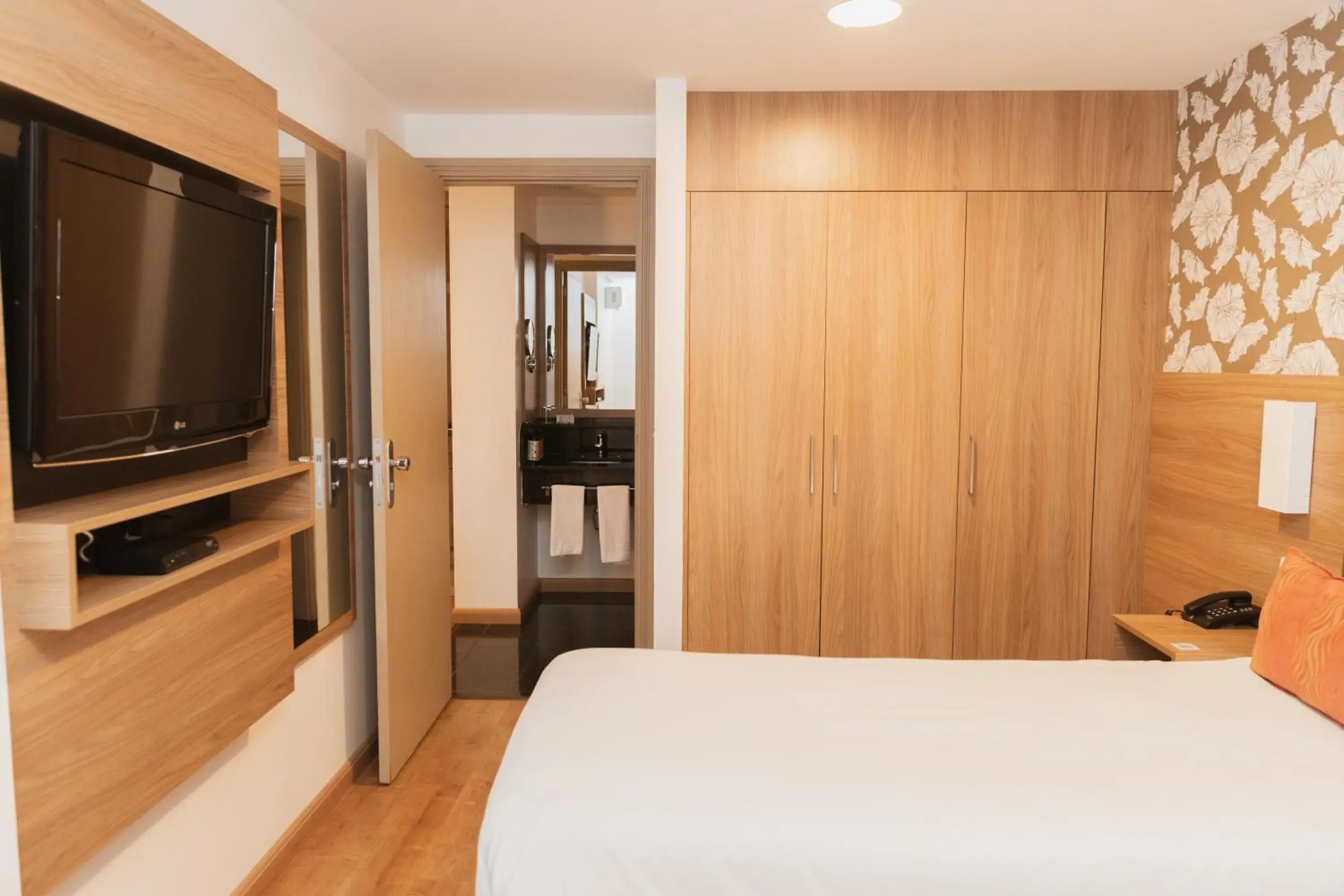 Photo of the whole room, Bed in Intercity Curitiba 7 de Setembro Photo of the whole room, Bed in Intercity Curitiba 7 de Setembro