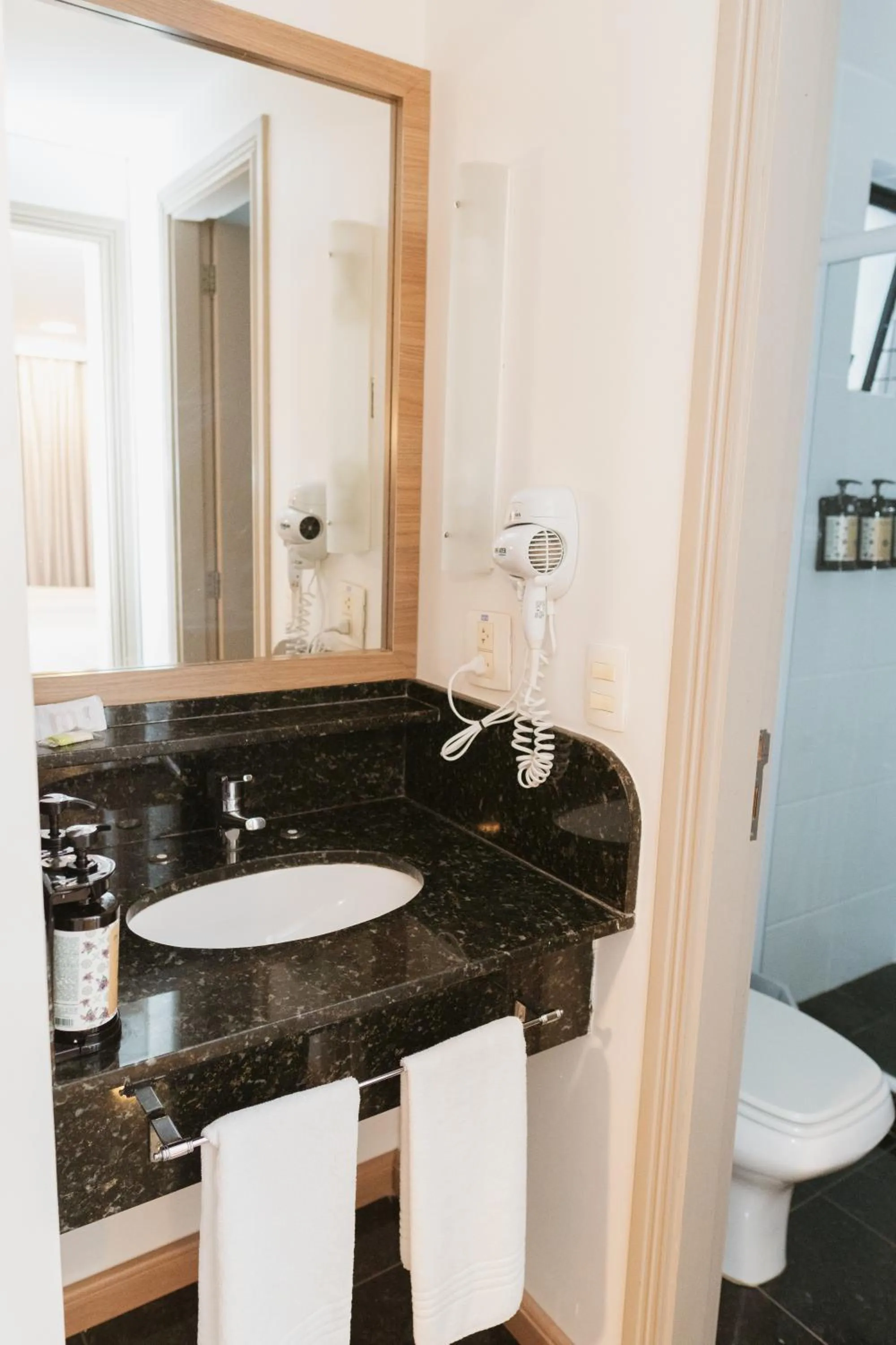 Bathroom in Intercity Curitiba 7 de Setembro