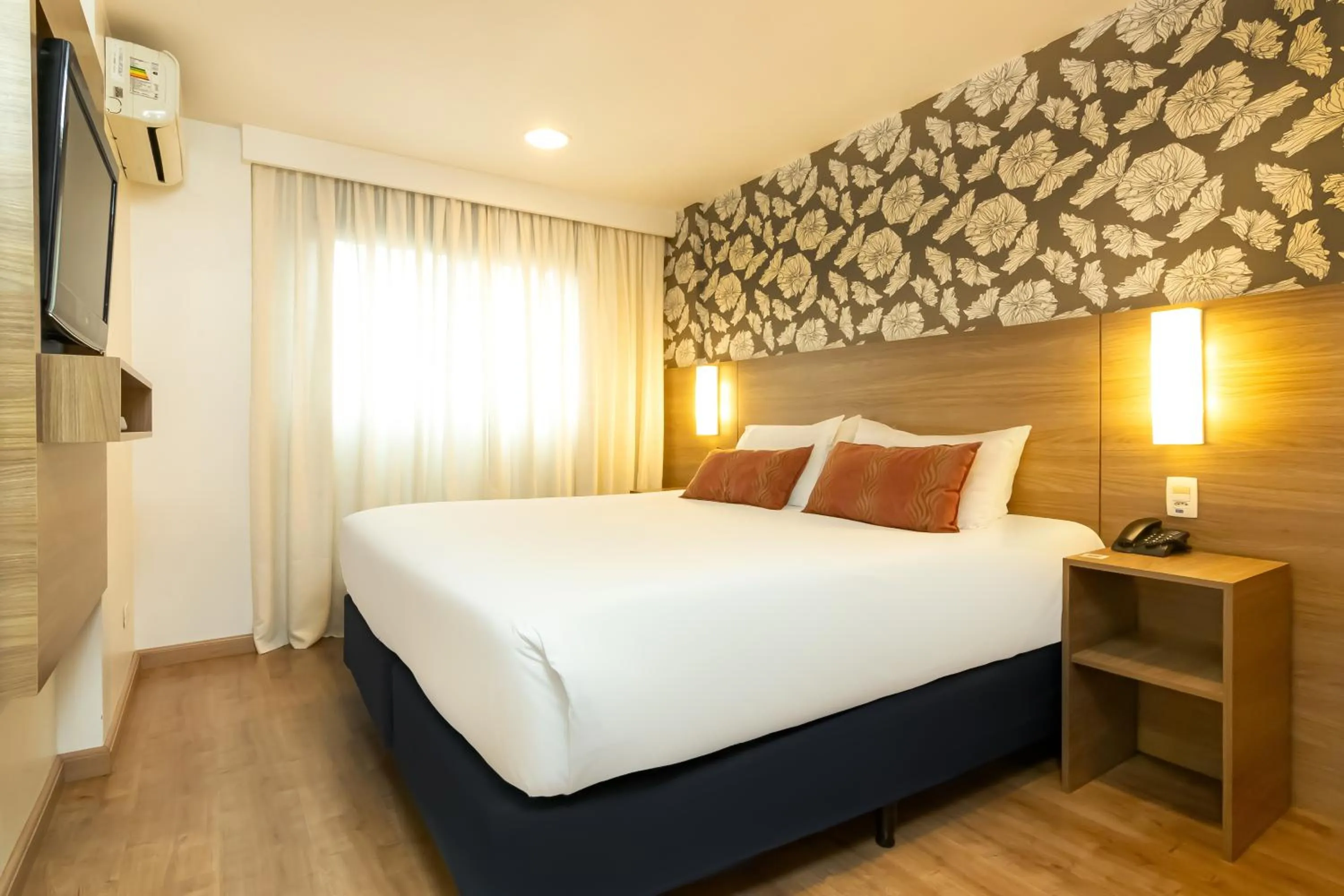 Photo of the whole room, Bed in Mercure Curitiba 7 de Setembro