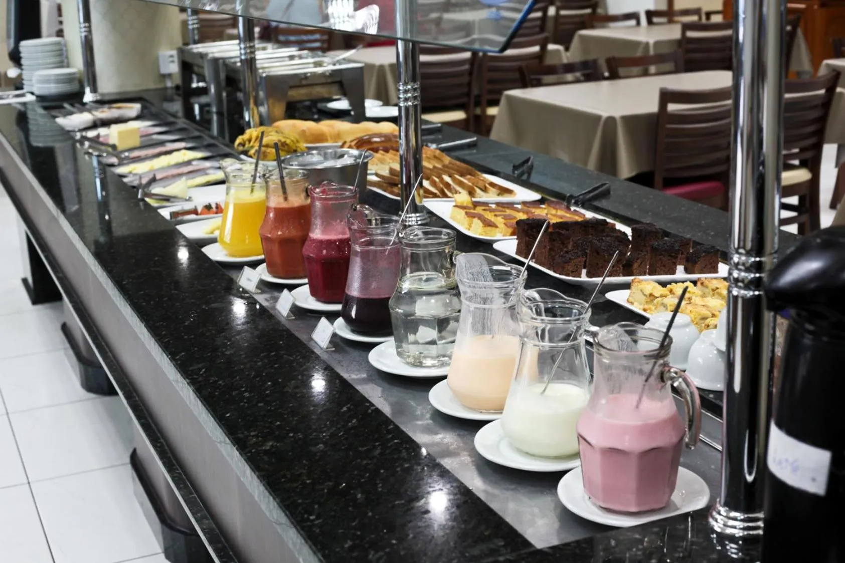 Restaurant/places to eat in Miotto Executive Hotel