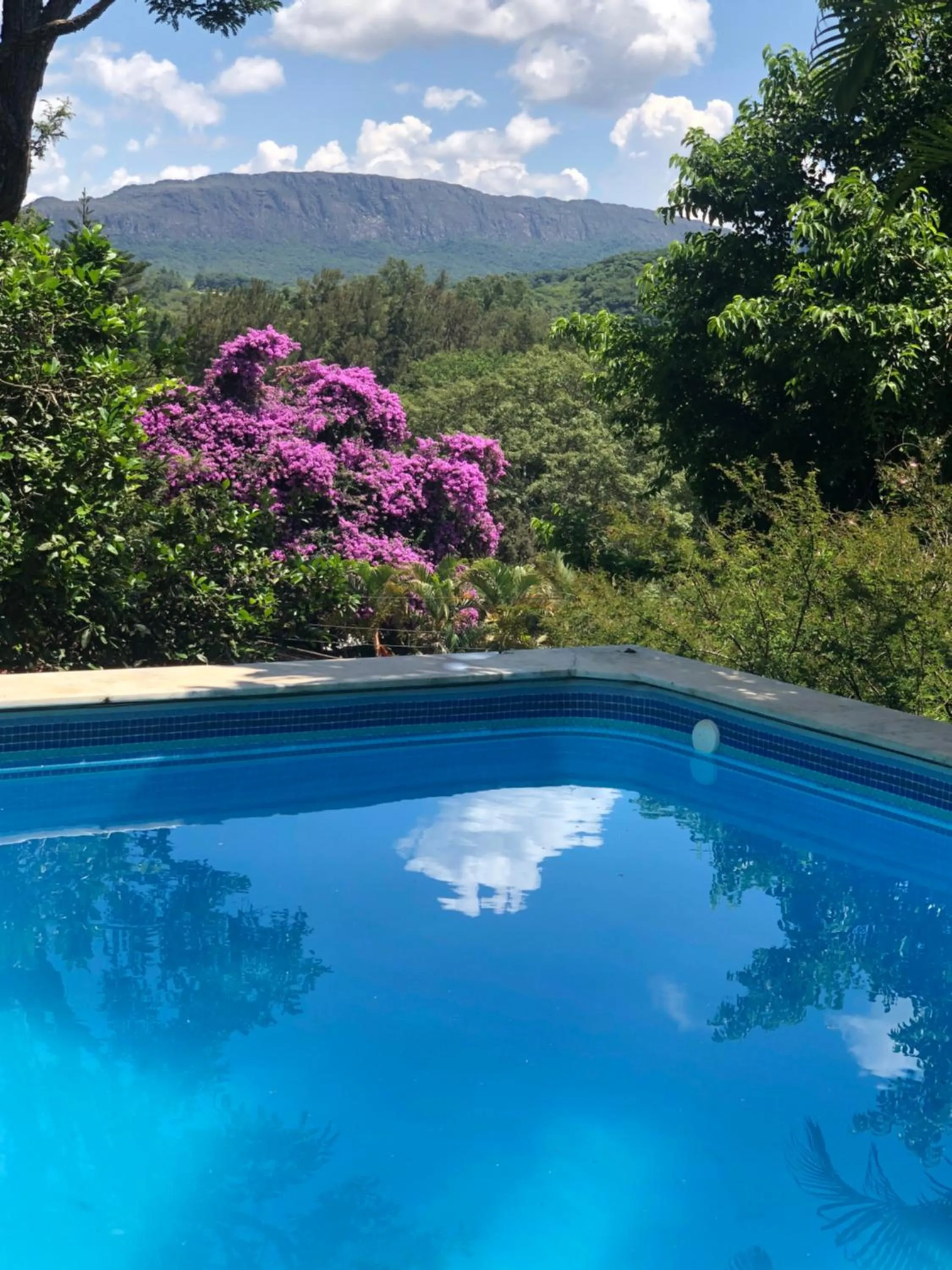 Swimming pool in Fazenda Quinta da Esperança- Pousada e Lazer