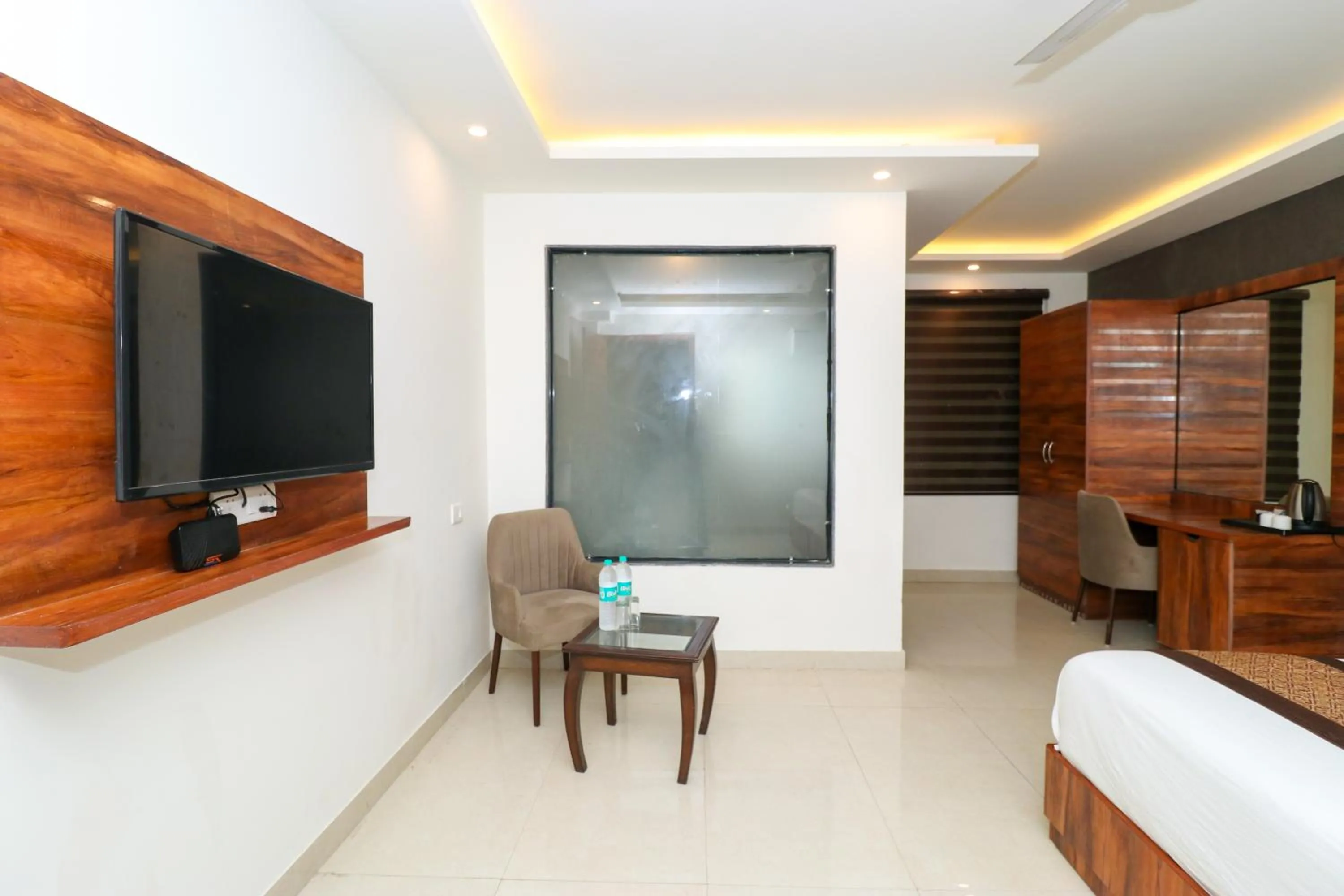 Photo of the whole room in Hotel Vertu IGI Delhi Airport By OPO,Free Airport Pickup & Drop