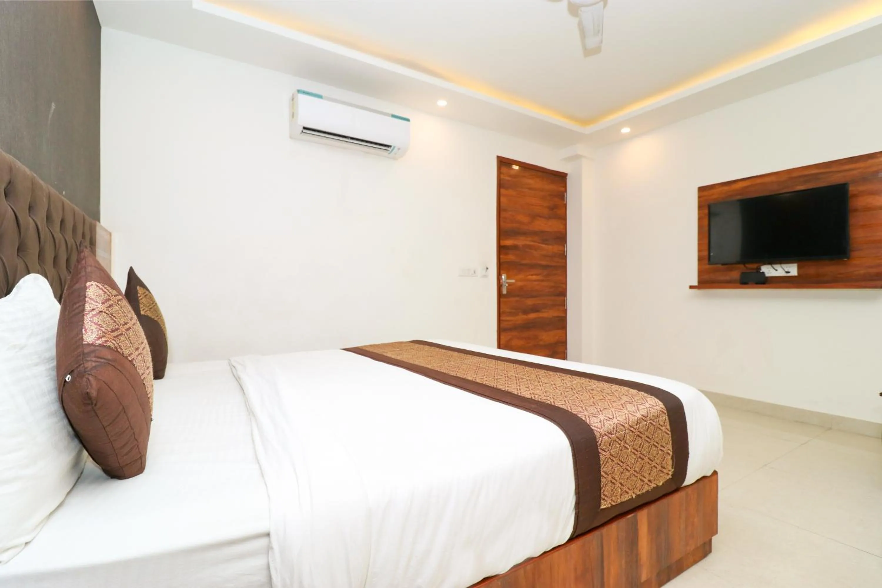 Photo of the whole room, Bed in Hotel Vertu IGI Delhi Airport By OPO,Free Airport Pickup & Drop