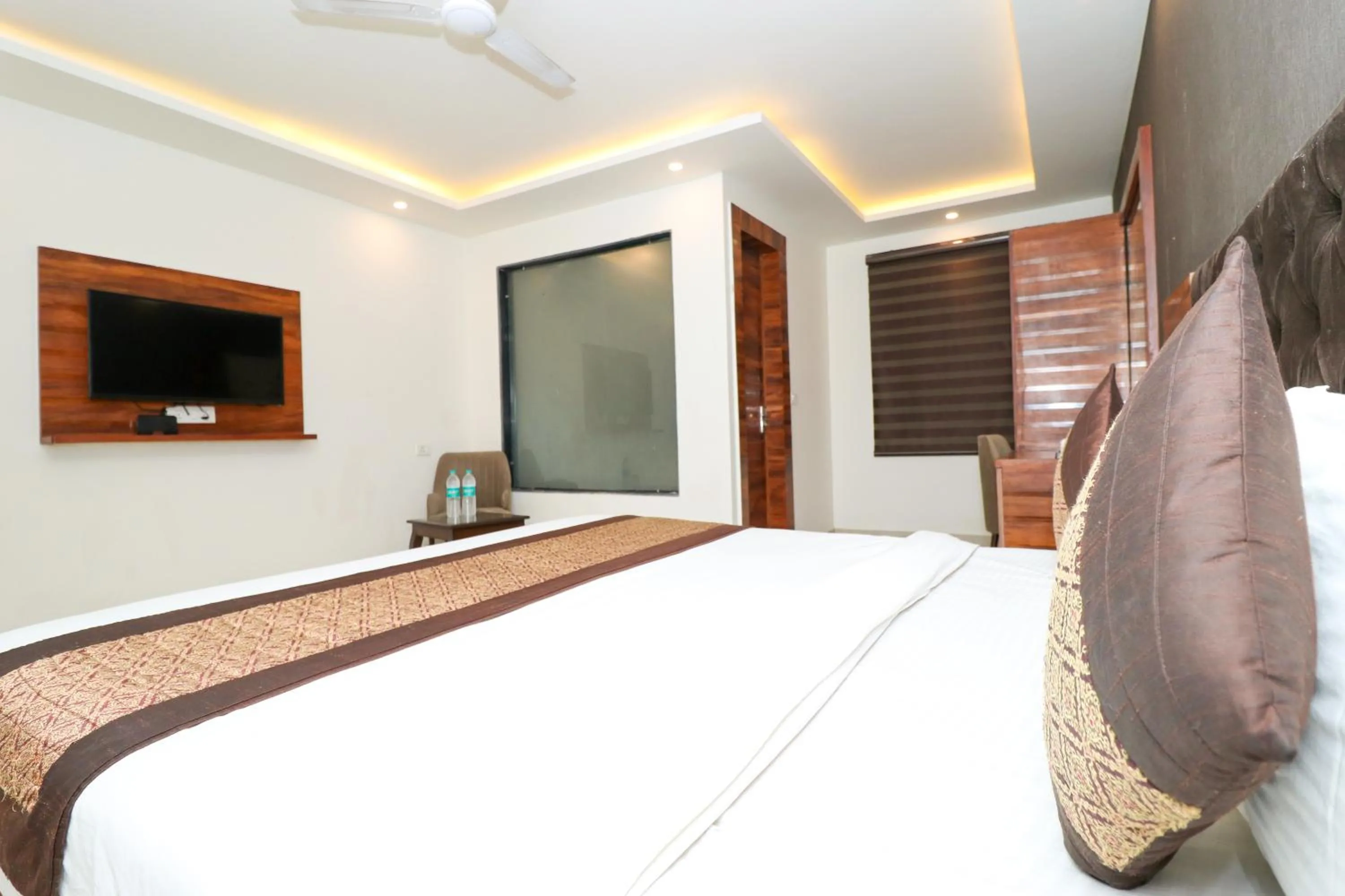 Bed in Hotel Vertu IGI Delhi Airport By OPO,Free Airport Pickup & Drop