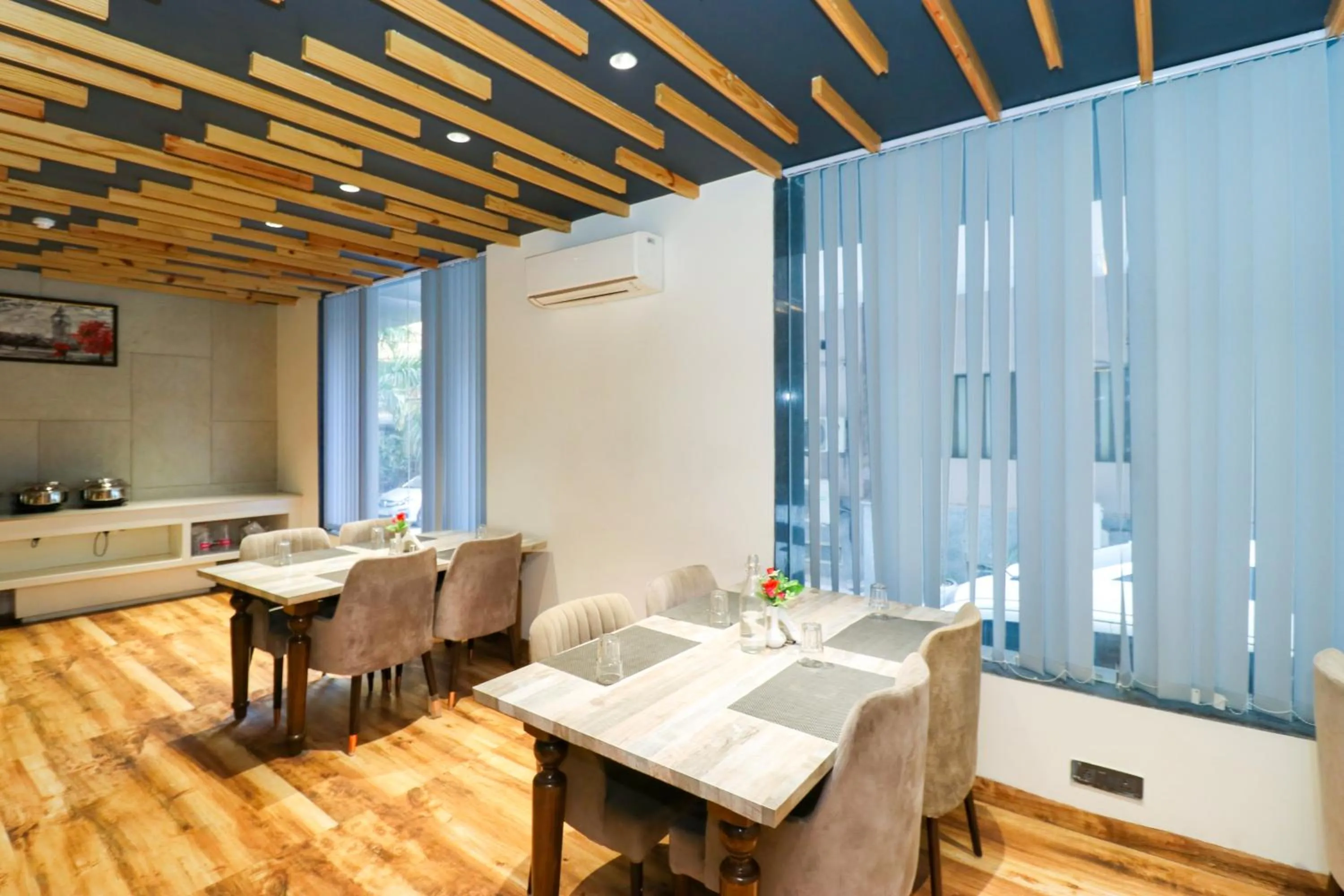 Restaurant/places to eat in Hotel Vertu IGI Delhi Airport By OPO,Free Airport Pickup & Drop