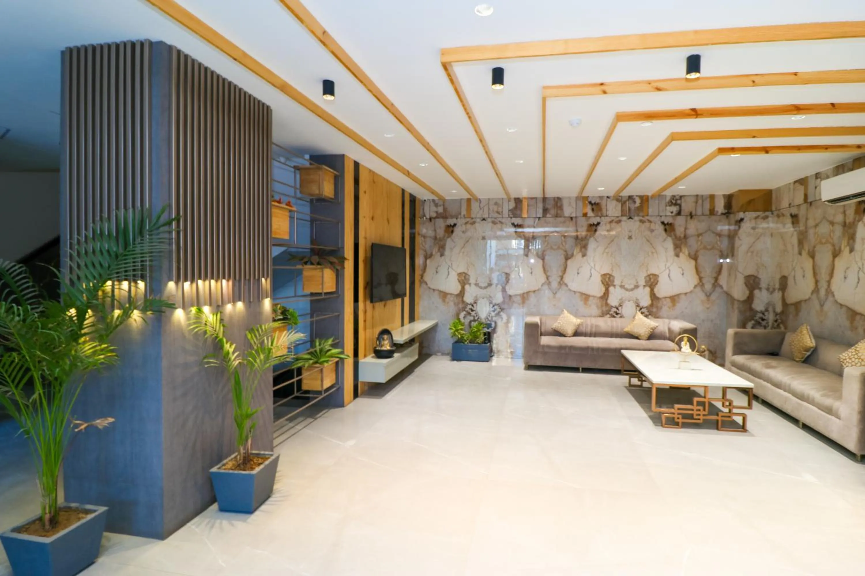 Lobby or reception in Hotel Vertu IGI Delhi Airport By OPO,Free Airport Pickup & Drop