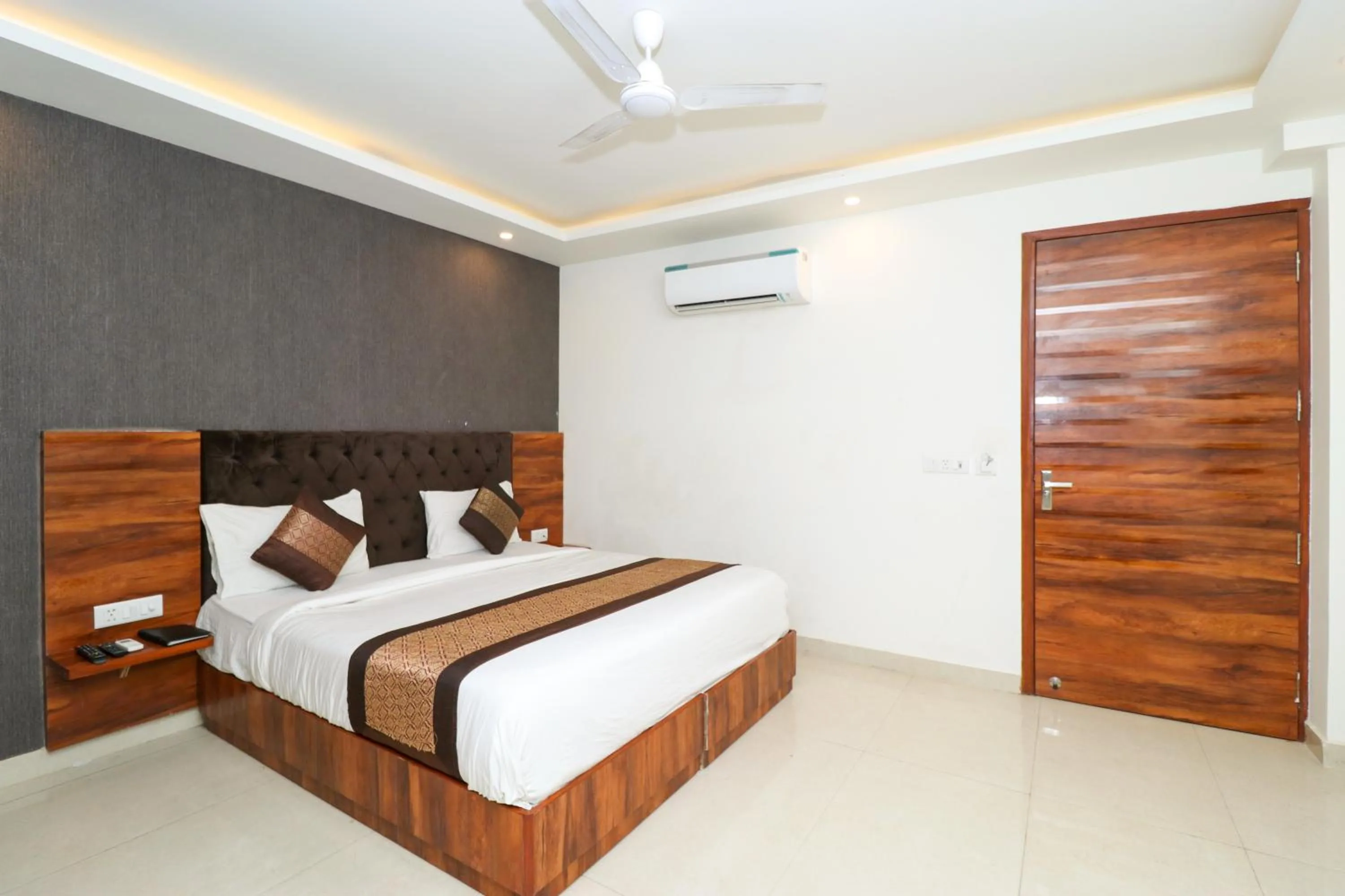 Photo of the whole room, Bed in Hotel Vertu IGI Delhi Airport By OPO,Free Airport Pickup & Drop