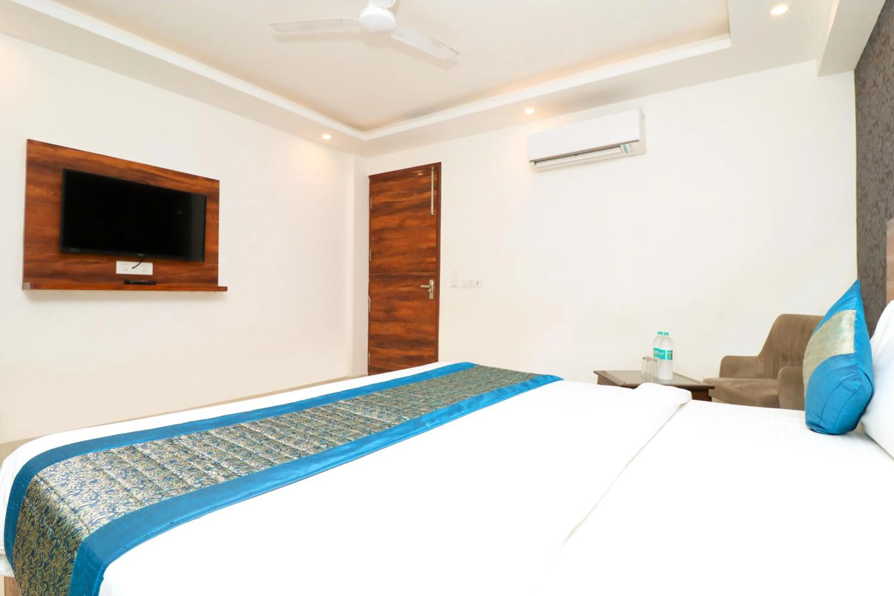Photo of the whole room, Bed in Hotel Vertu IGI Delhi Airport By OPO,Free Airport Pickup & Drop
