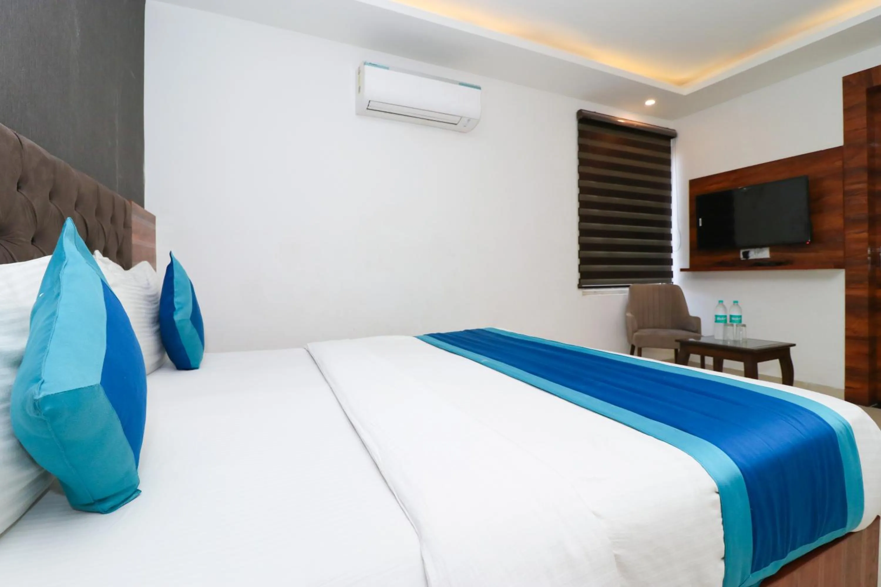 Bed in Hotel Vertu IGI Delhi Airport By OPO,Free Airport Pickup & Drop