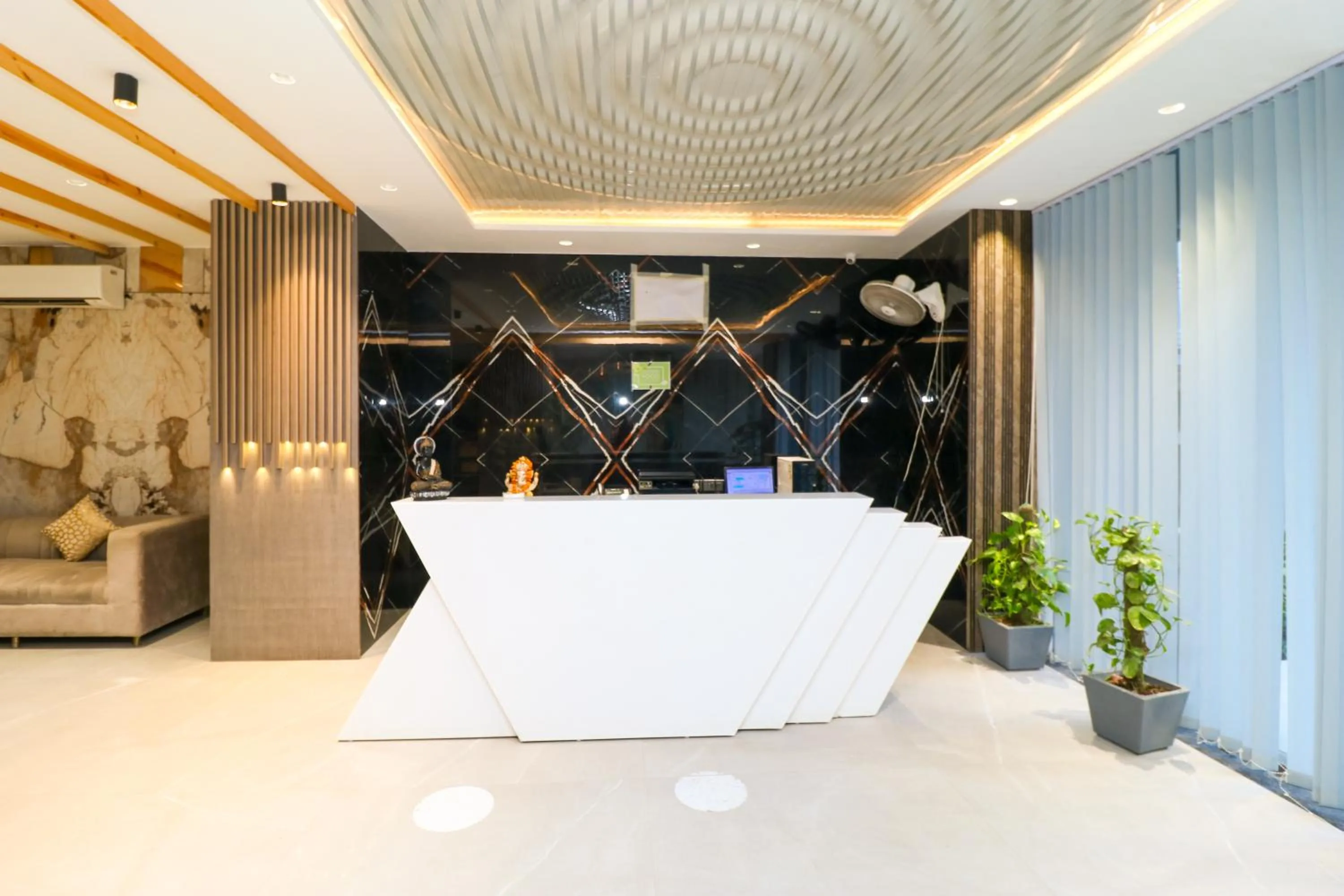 Lobby or reception in Hotel Vertu IGI Delhi Airport By OPO,Free Airport Pickup & Drop