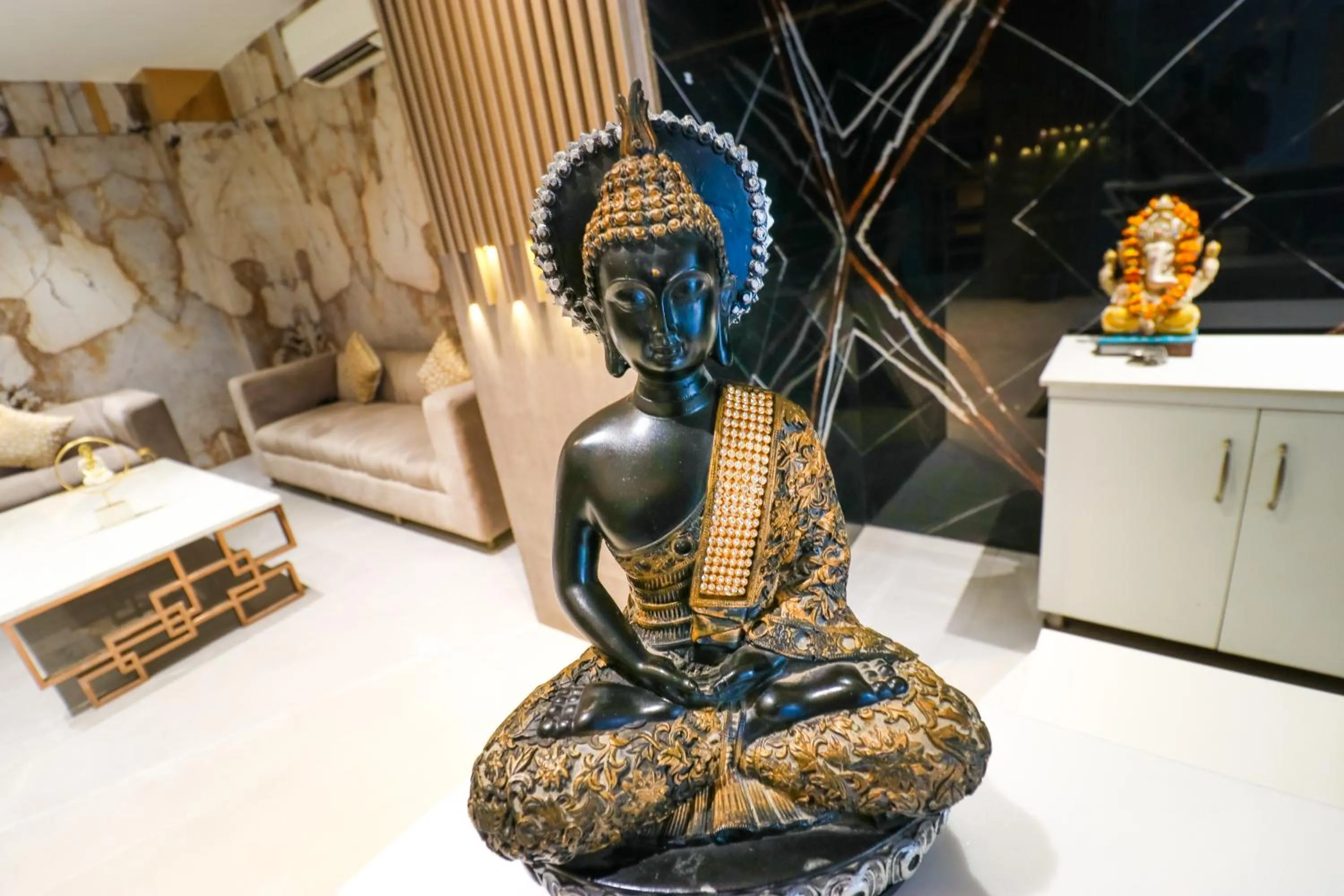 Lobby or reception in Hotel Vertu IGI Delhi Airport By OPO,Free Airport Pickup & Drop