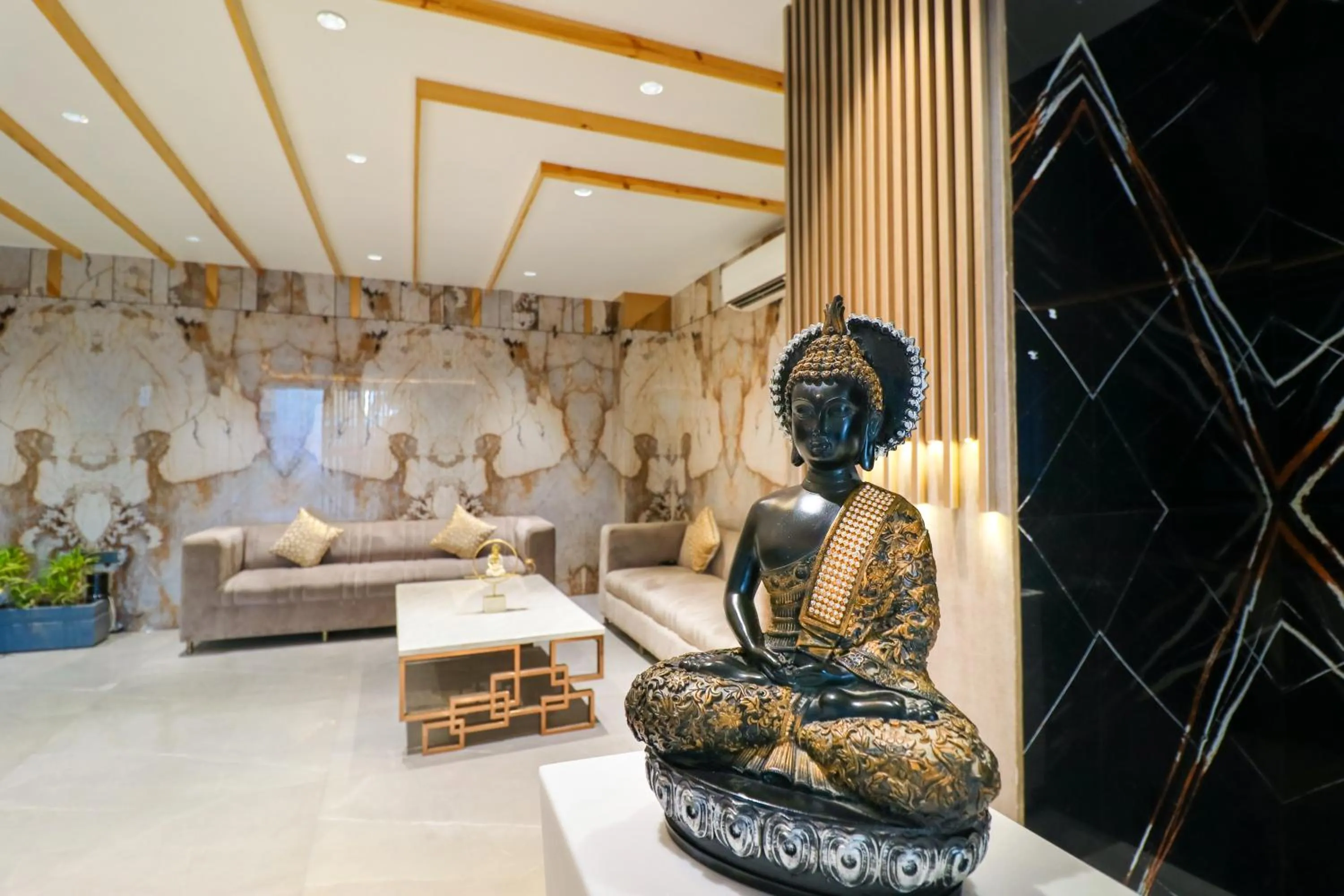 Lobby or reception in Hotel Vertu IGI Delhi Airport By OPO,Free Airport Pickup & Drop