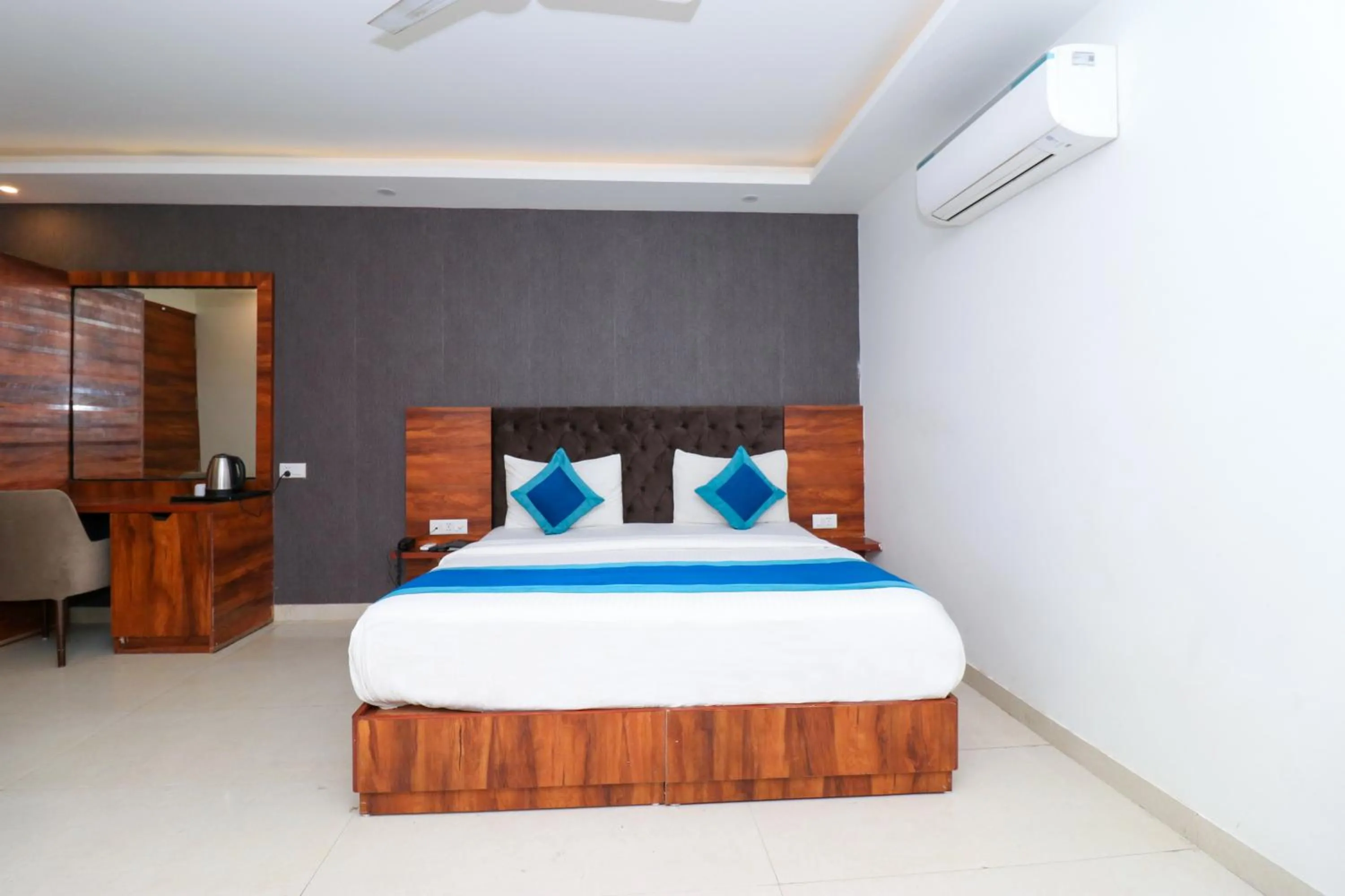 Bed in Hotel Vertu IGI Delhi Airport By OPO,Free Airport Pickup & Drop