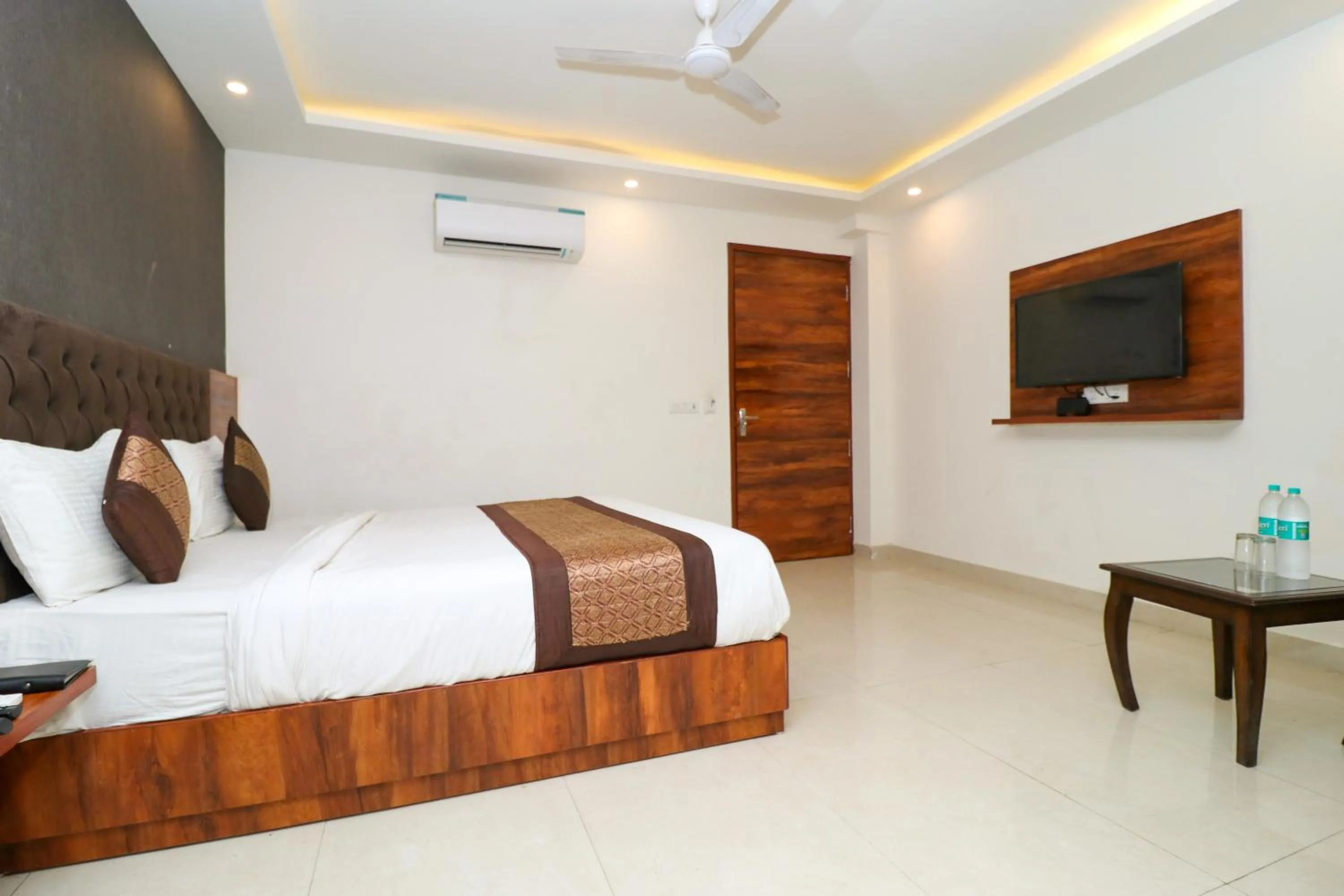 Photo of the whole room, Bed in Hotel Vertu IGI Delhi Airport By OPO,Free Airport Pickup & Drop