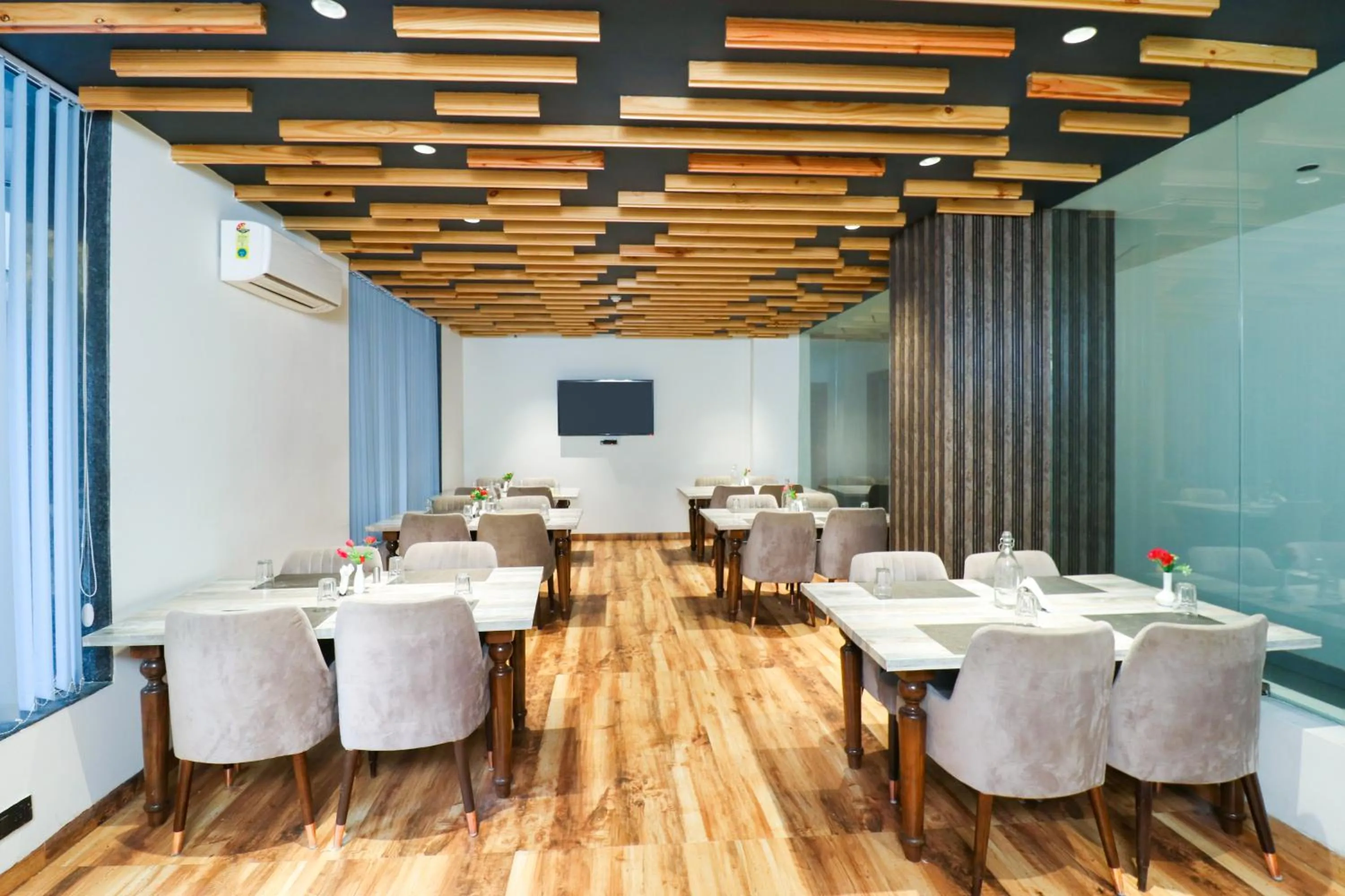 Restaurant/places to eat in Hotel Vertu IGI Delhi Airport By OPO,Free Airport Pickup & Drop