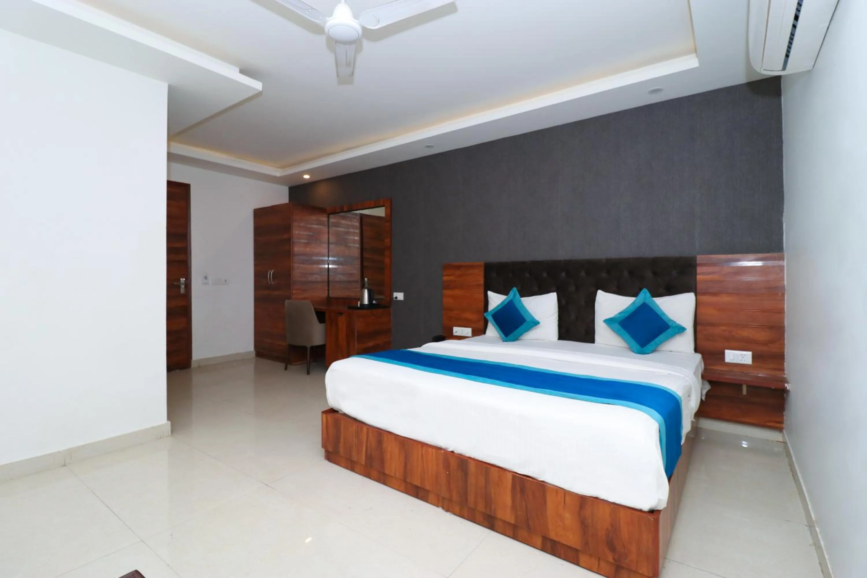 Bed in Hotel Vertu IGI Delhi Airport By OPO,Free Airport Pickup & Drop