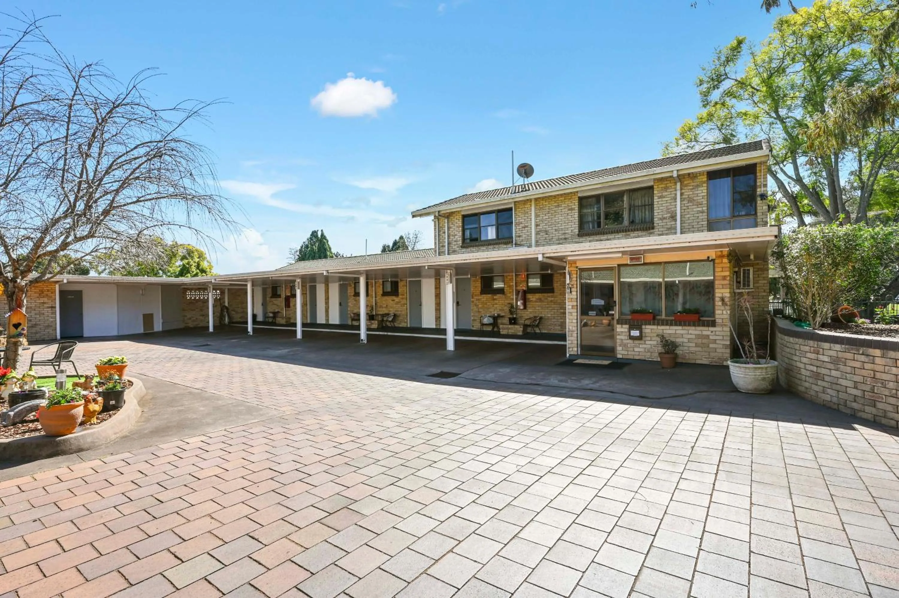 Street view in Motel Glenworth