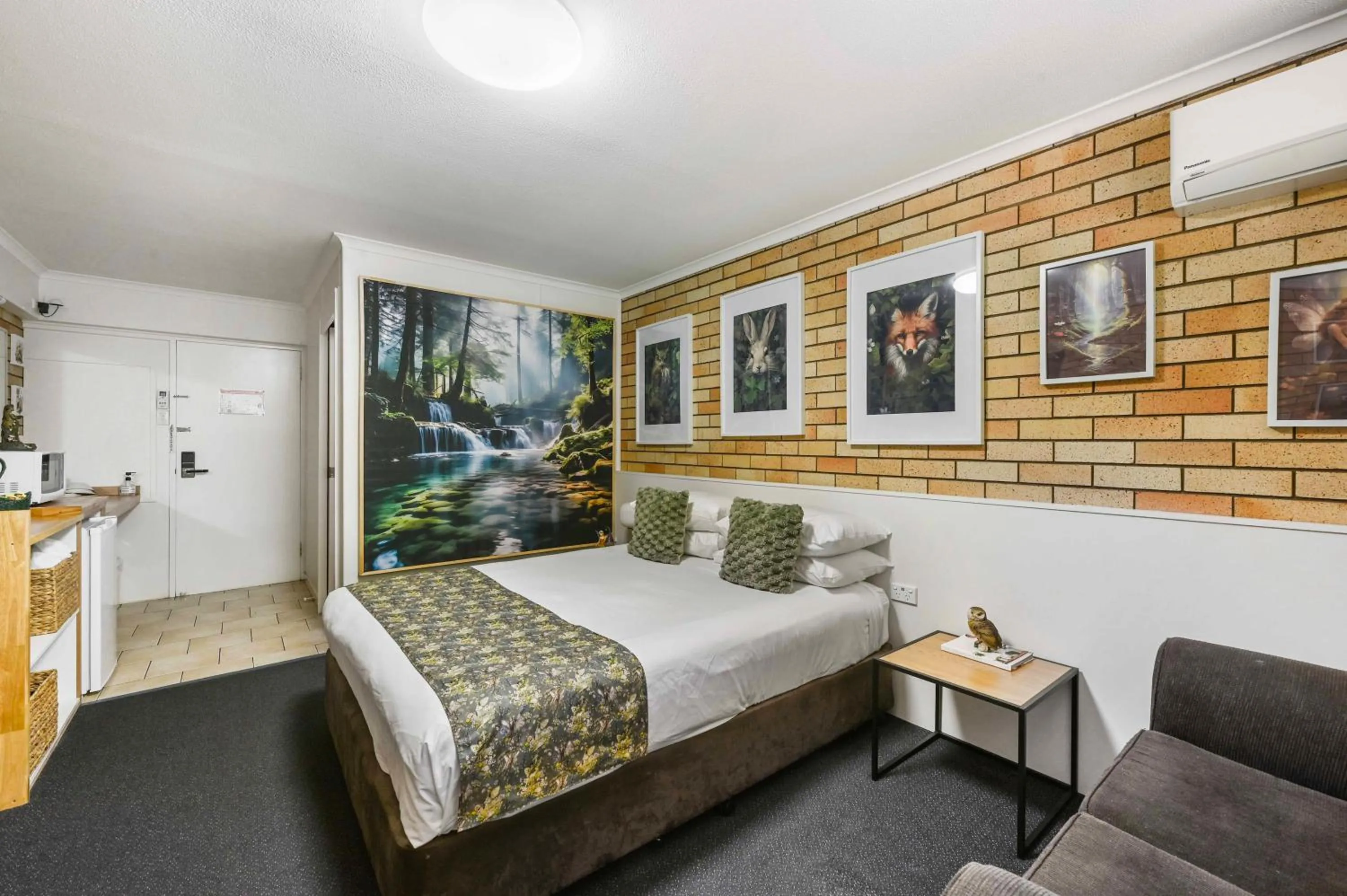 Bed in Motel Glenworth