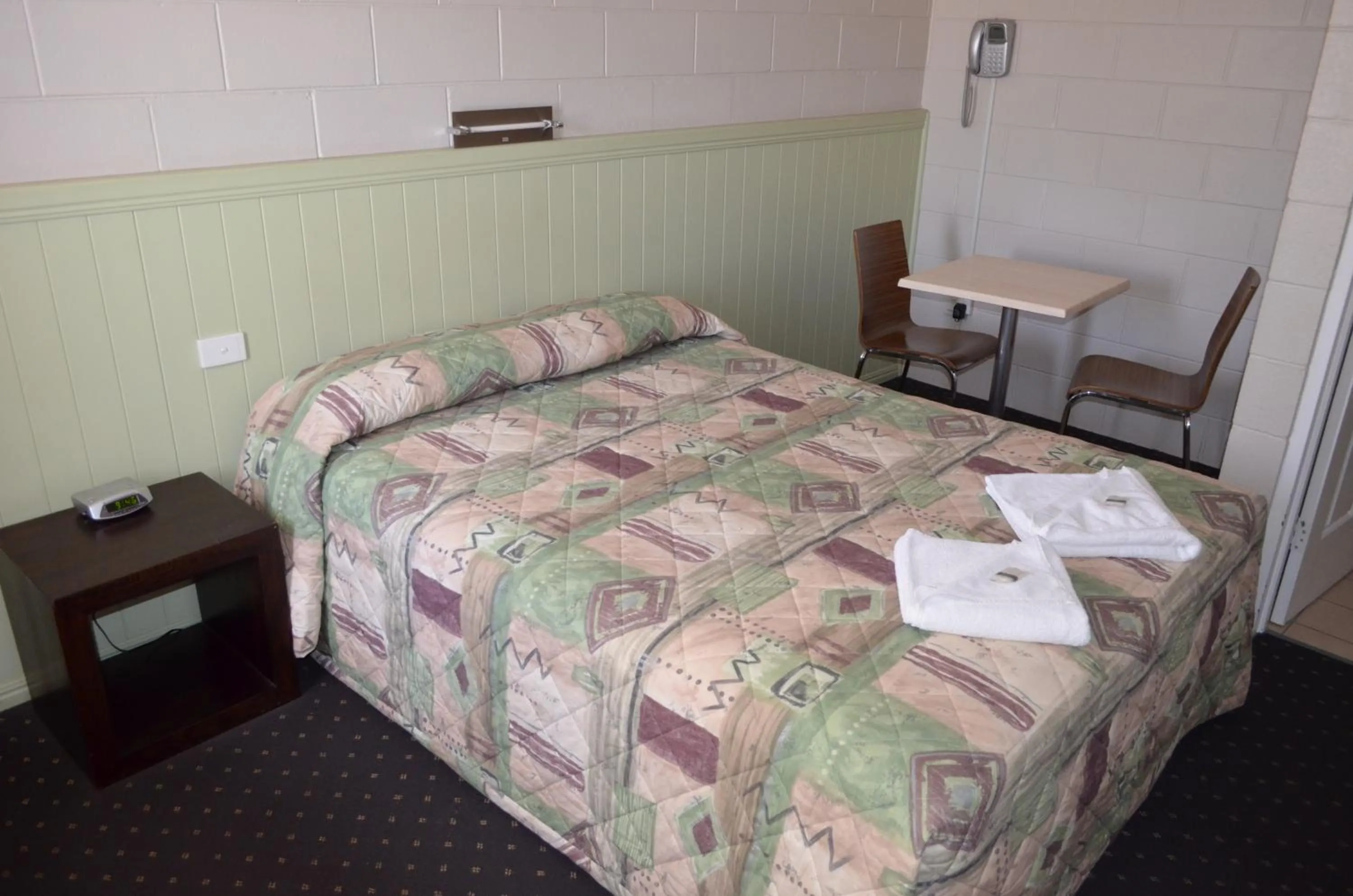 Bedroom, Bed in Welcome Home Motel Rockhampton