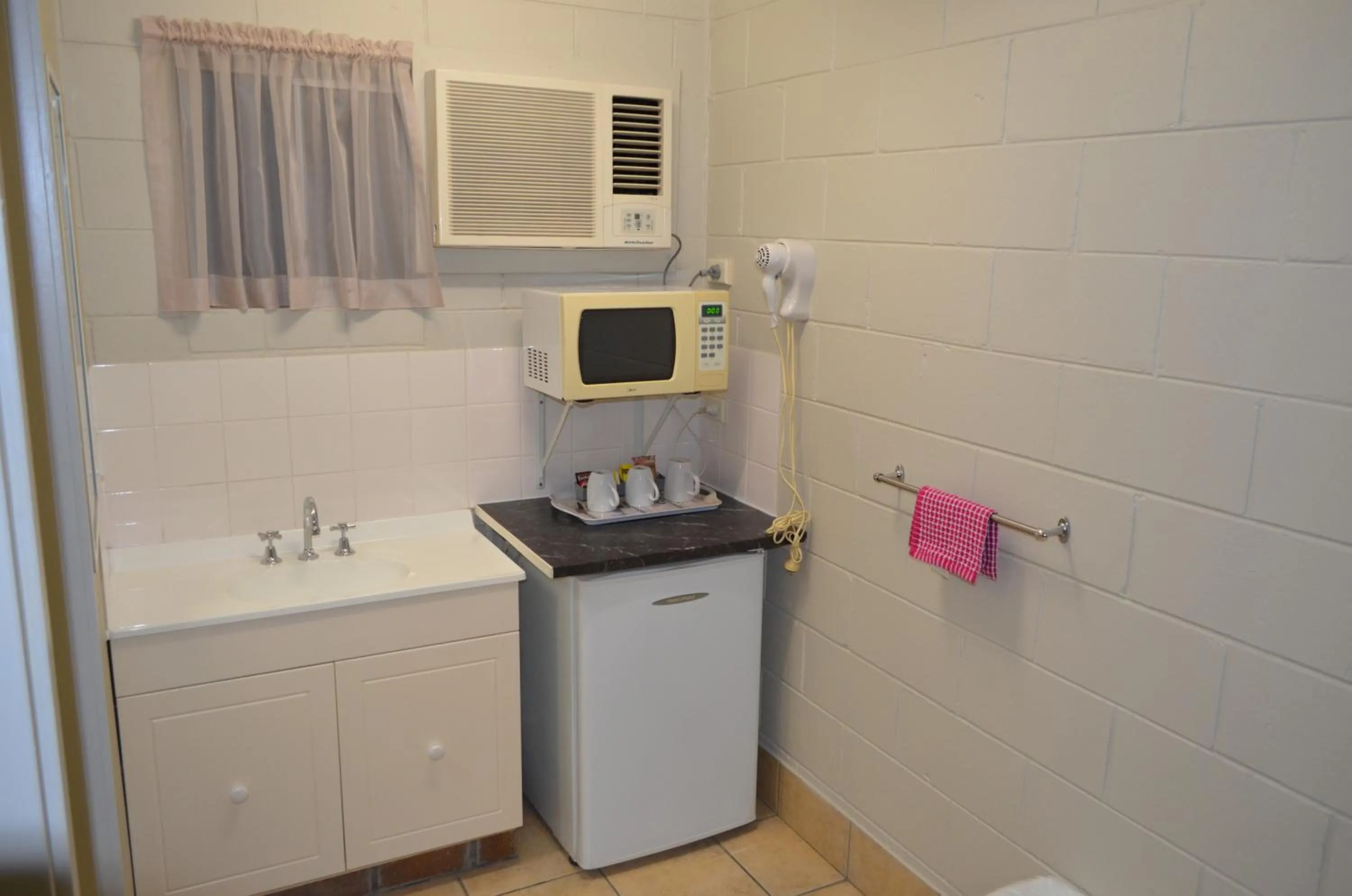 Living room in Welcome Home Motel Rockhampton