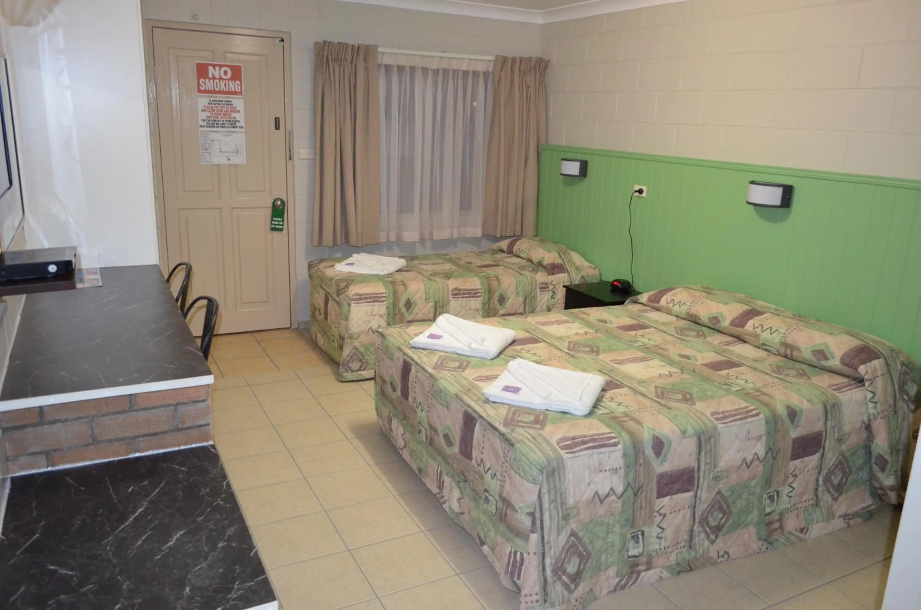 Bedroom, Bed in Welcome Home Motel Rockhampton
