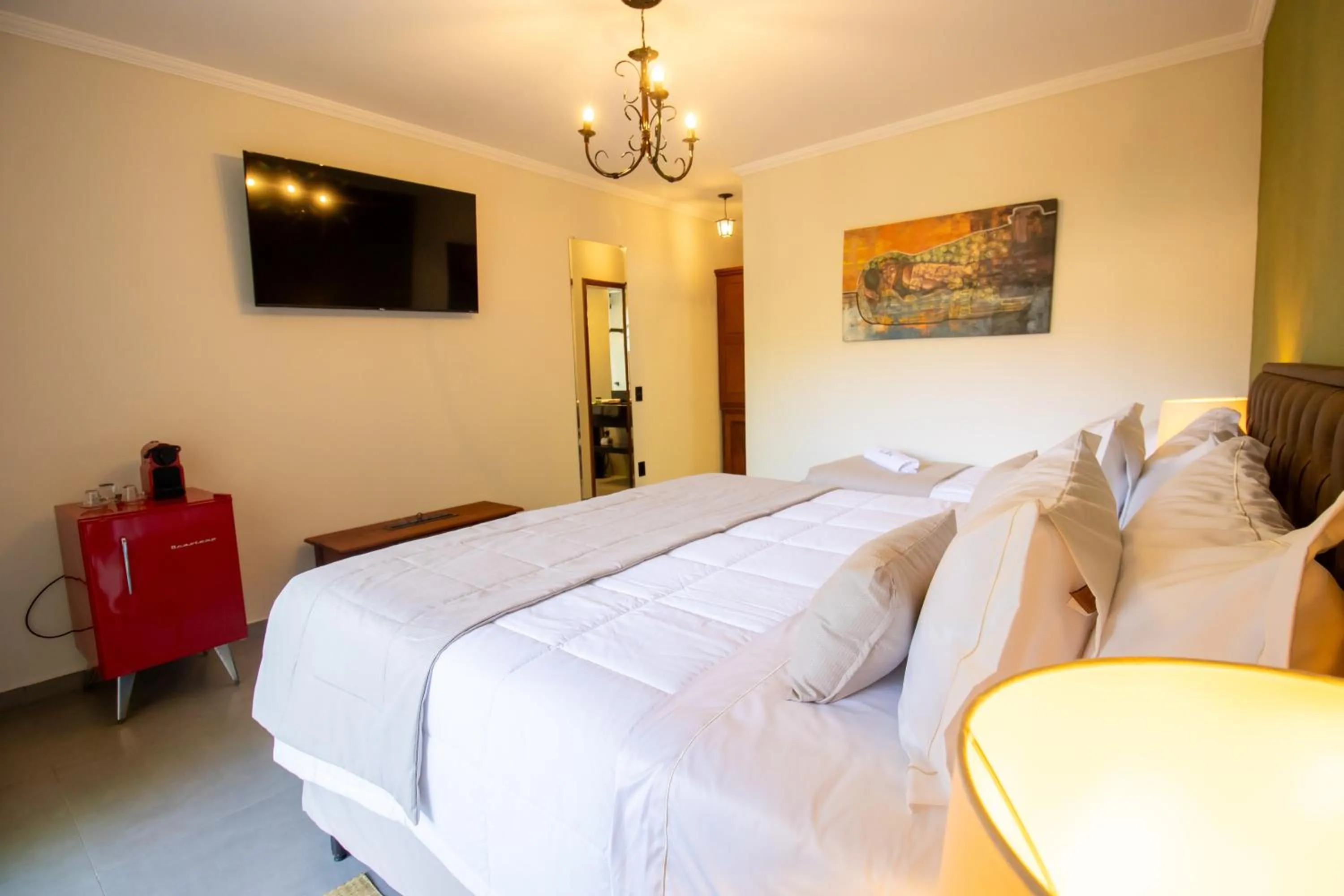 Communal lounge/ TV room, Bed in Unalome Pousada